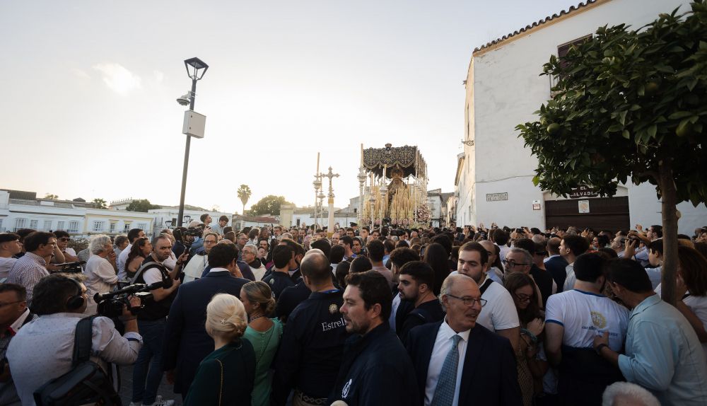 Im Genes De La Procesi N De La Virgen De La Estrella Coronada Hacia Su