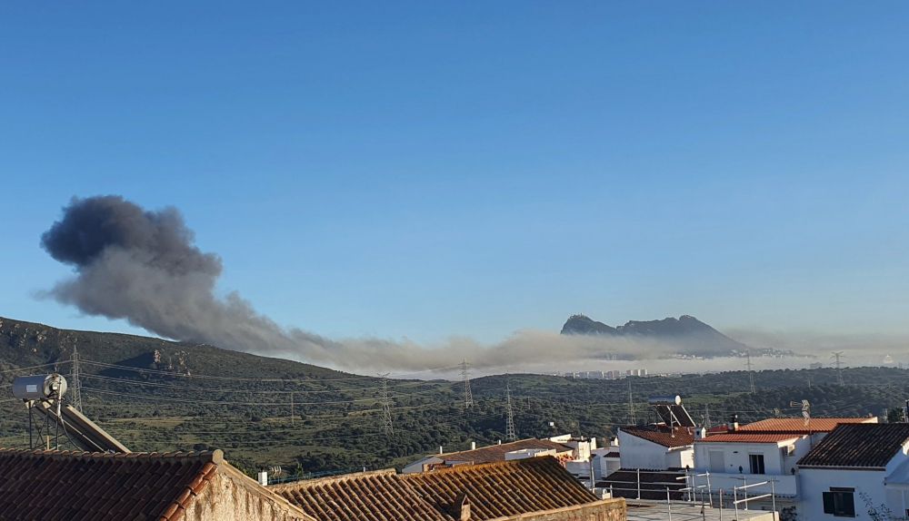 Alerta En El Campo De Gibraltar Por Un Incendio Que Se Ha Expandido Por