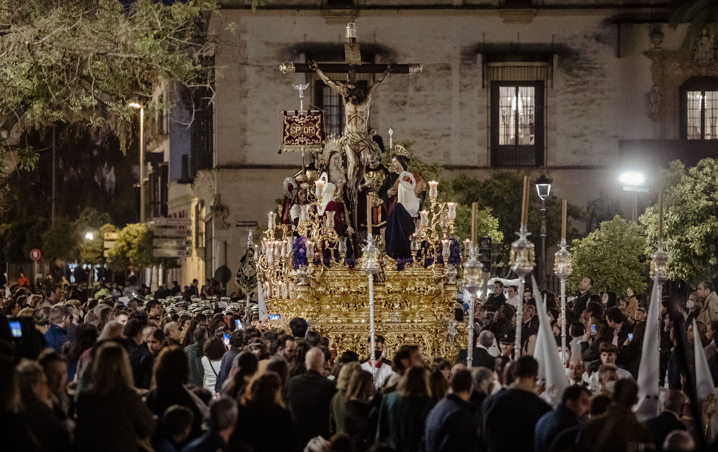 El paso del Cristo del Amor por Cristina.    ESTEBAN