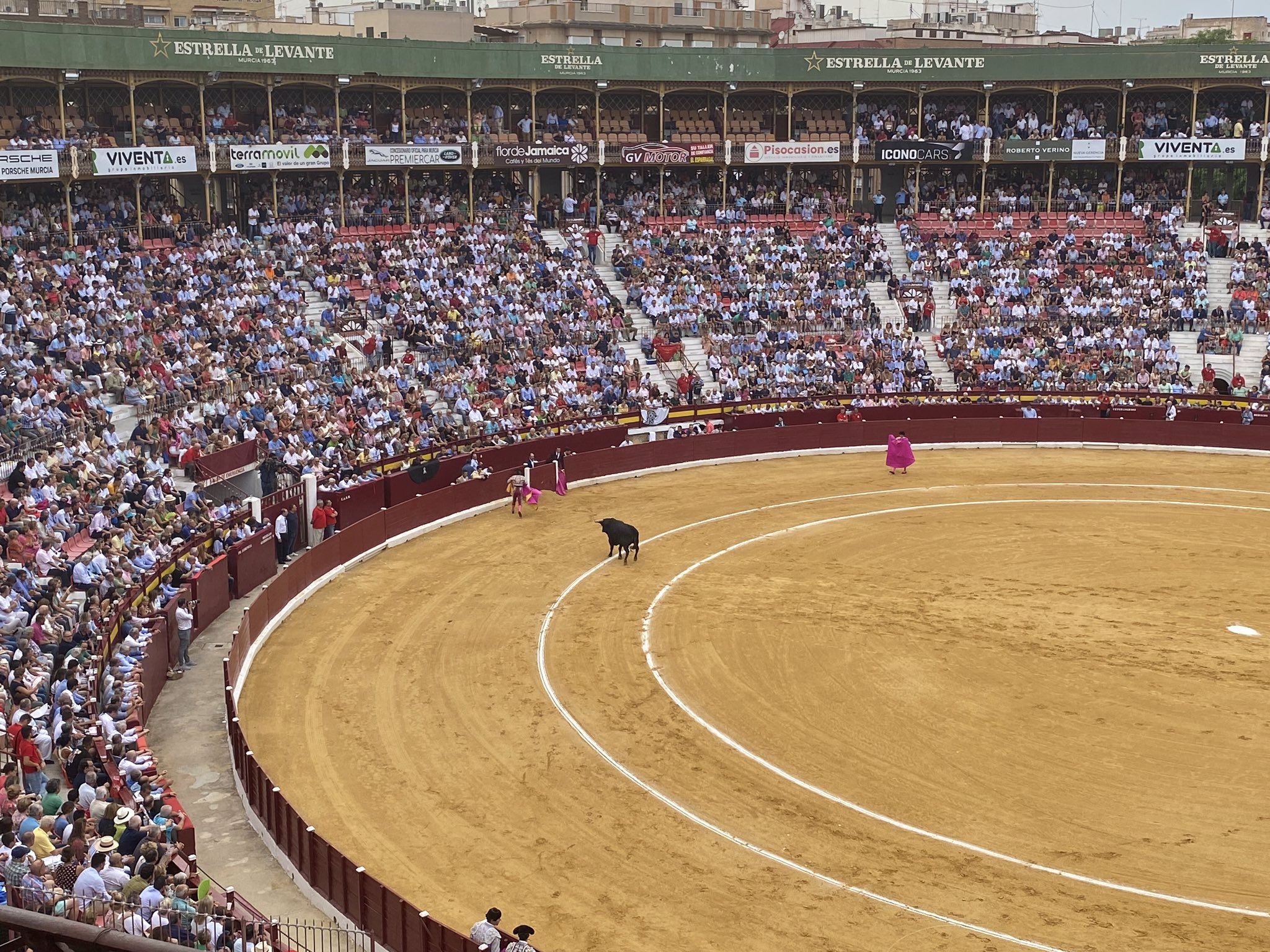 Una corrida de toros en Murcia. El Parlamento organiza un acto taurino.