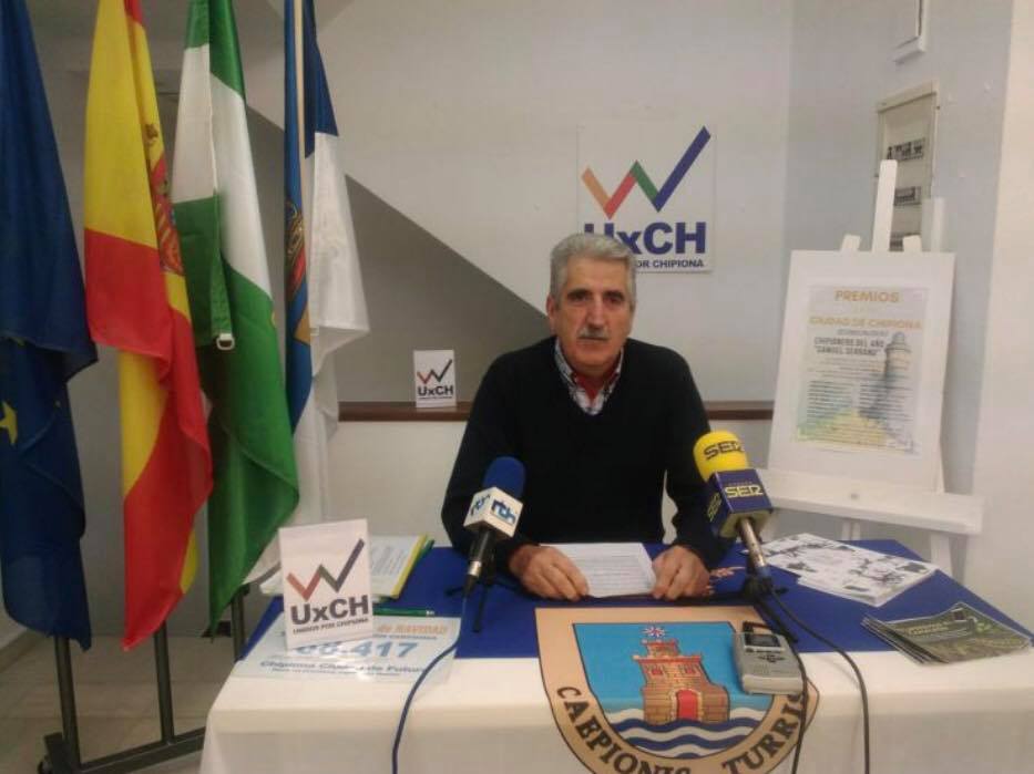 El ex socialista Luis Mario Aparcero, vuelve a ser alcalde de Chipiona ahora con un partido independiente, Unión por Chipiona. 