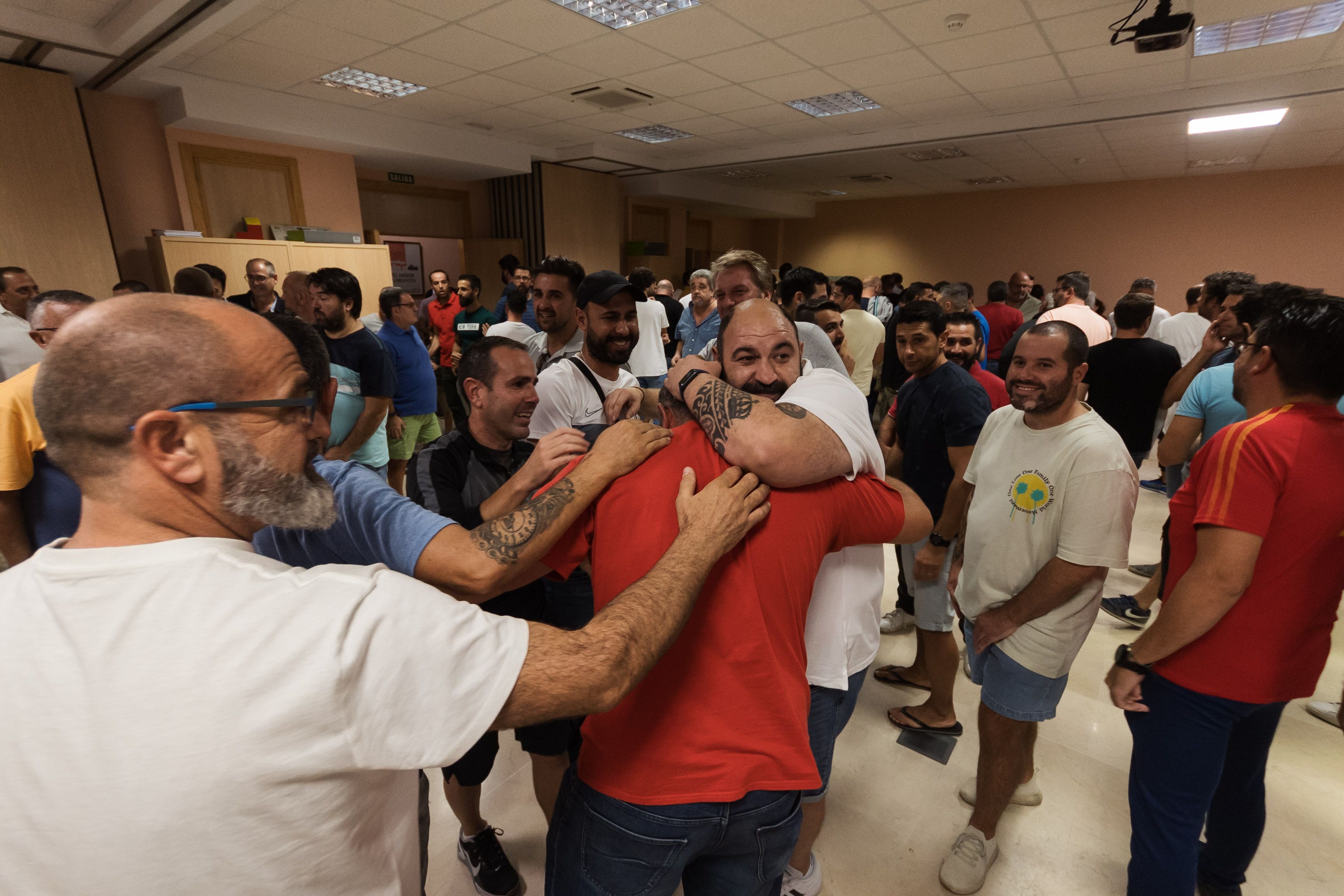 Trabajadores de la vid, tras la firma del nuevo convenio.