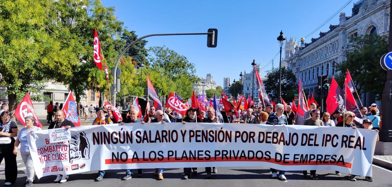 Pensionistas manifestándose en Madrid para pedir una pensión digna. CGT.