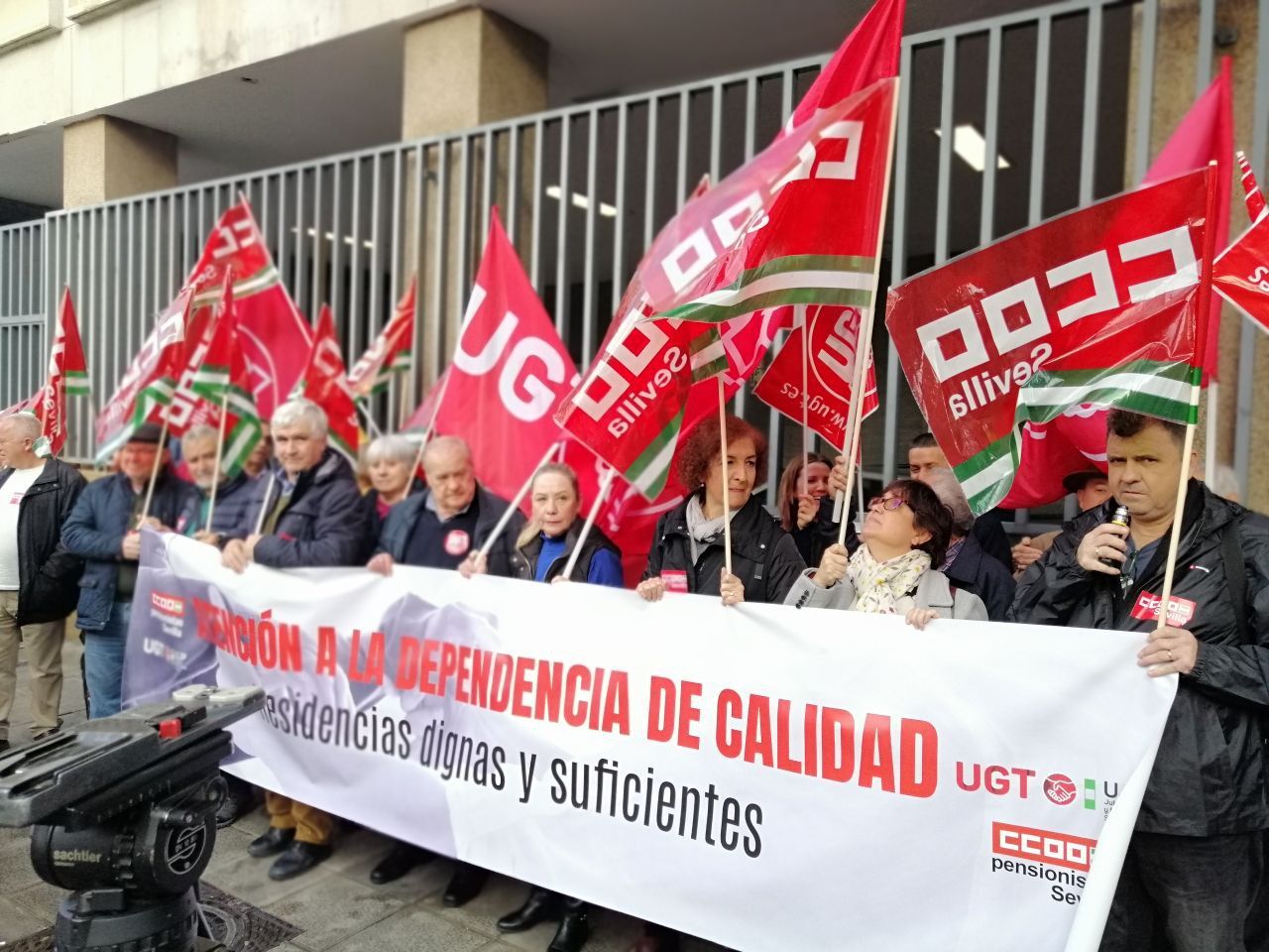 Una concentración pidiendo dependencia de calidad en Andalucía.