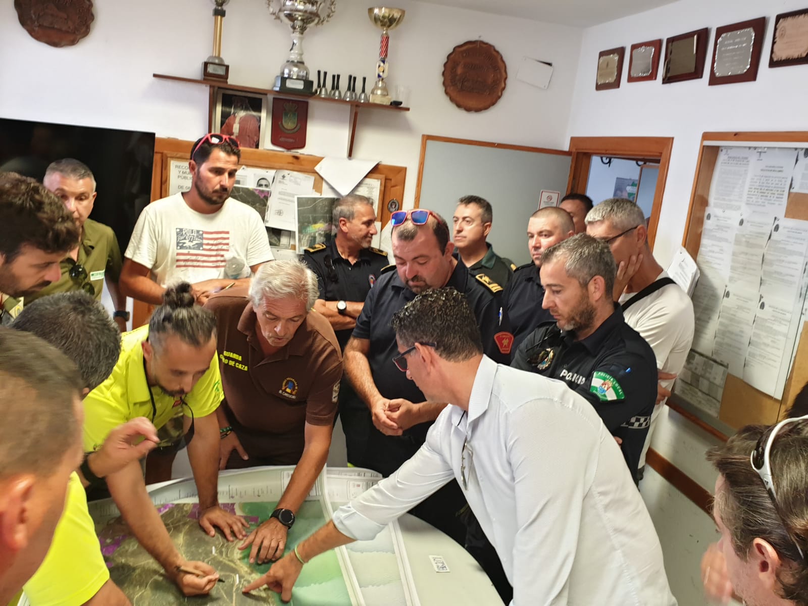 El equipo de búsqueda para localizar a Daniel Sastre, desaparecido en Barbate. FOTO: 112