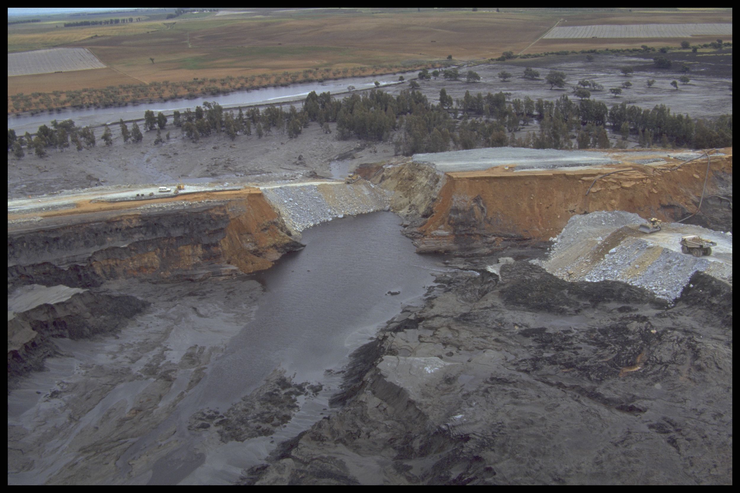 La rotura de la balsa el 1 de abril de 1998. GREENPEACE