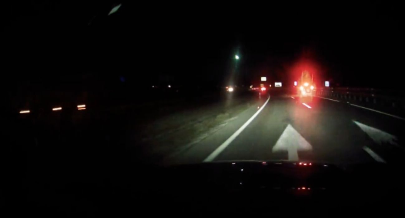 El meteorito, desde el coche de un ciudadano que ha subido el momento a las redes.