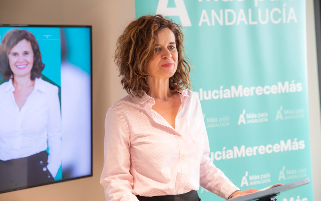 Esperanza Gómez, líder de Más País en Andalucía, denuncia la situación de los dependientes.