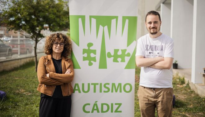 Mila Vega y Luis Carreras en el centro de día Jacaranda, en Jerez.  