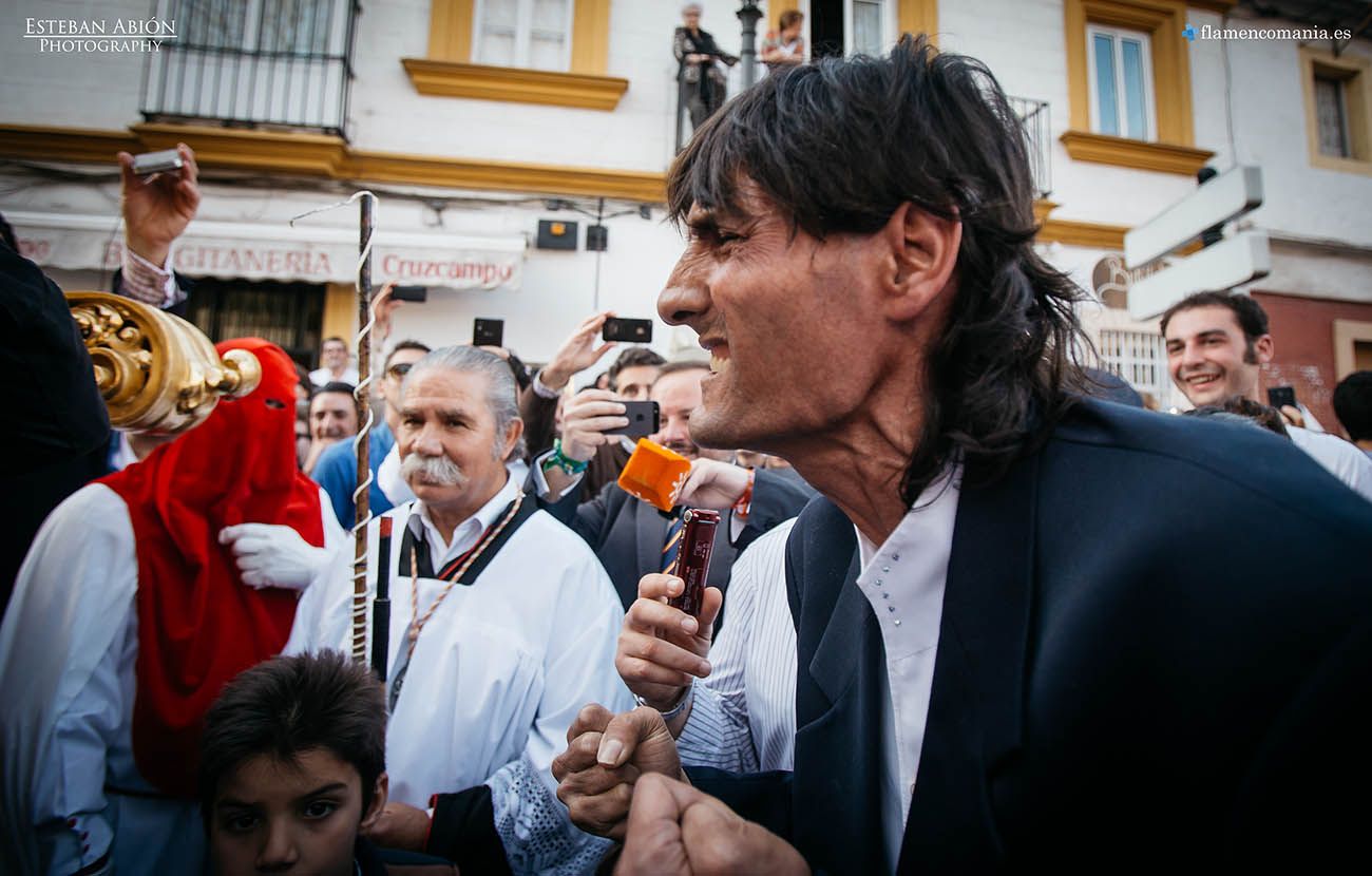 Antonio Agujetas cantando a Jesús del Prendimiento una tarde de Miércoles Santo en Jerez.