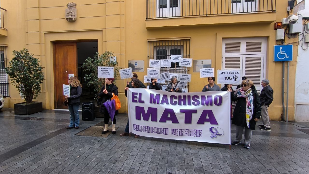 Una de las concentraciones de la asamblea feminista en El Puerto. 