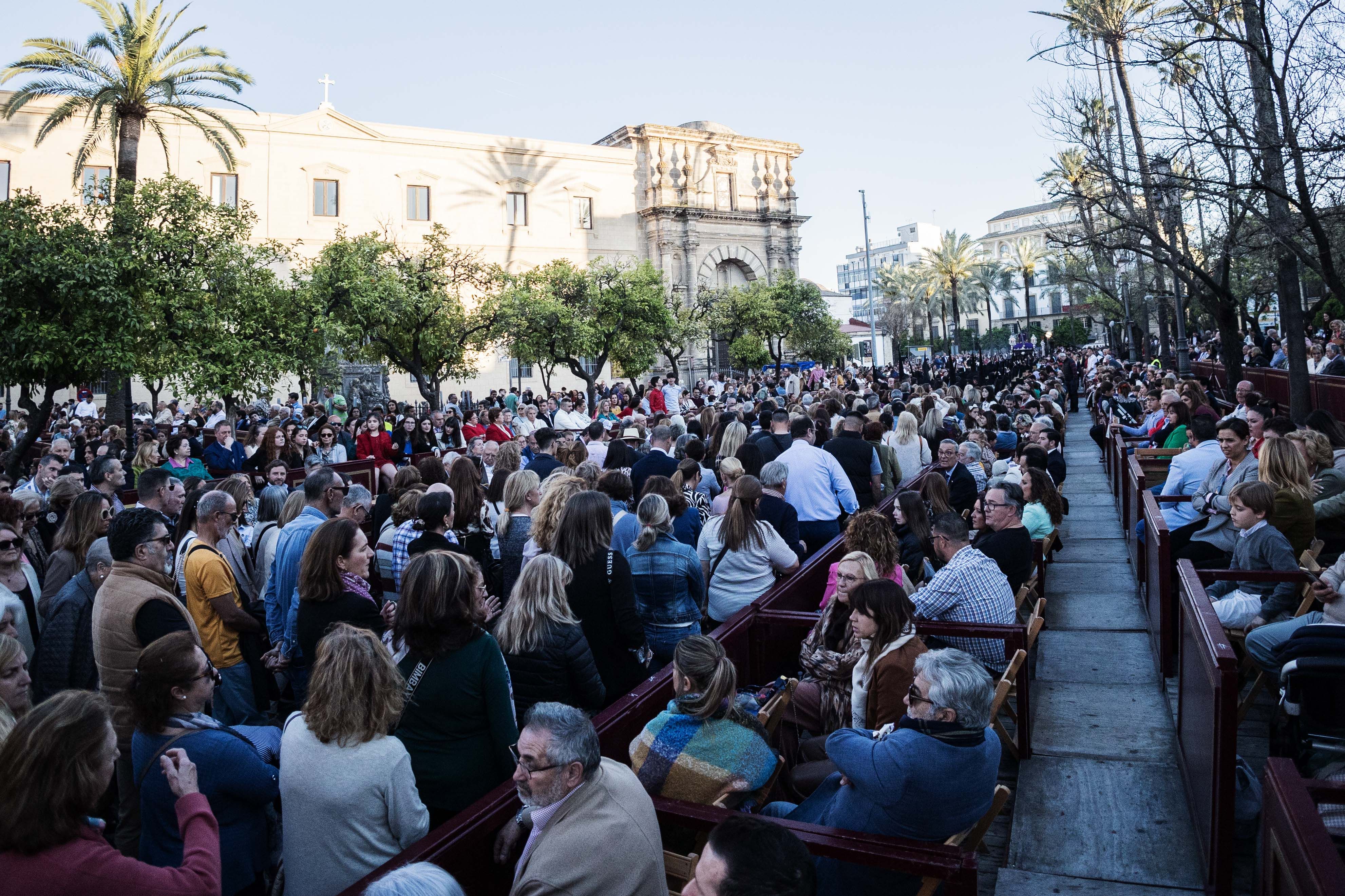 Vista general de la Alameda de Cristina con los palcos ocupados.    CANDELA NÚÑEZ 