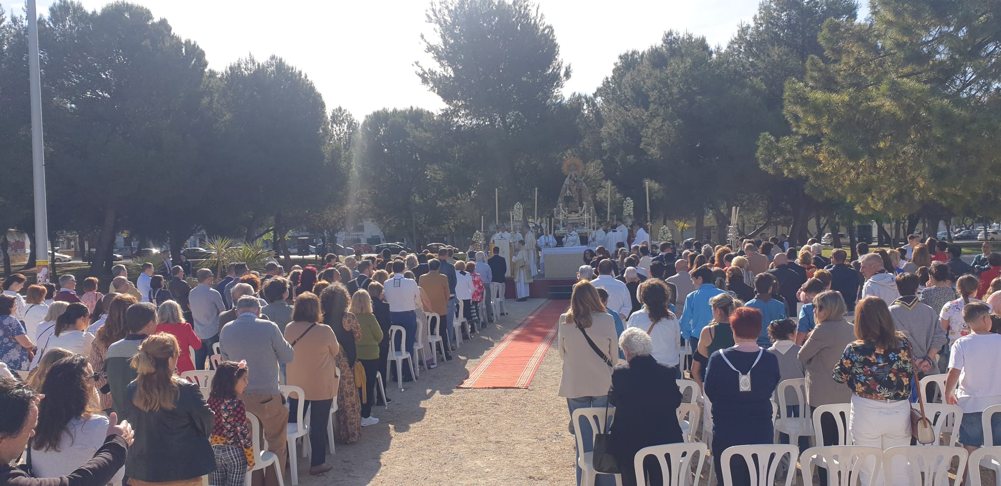 Aspecto que presentó el parque de la Zona Sur durante la misa de campaña que ofició el obispo. 