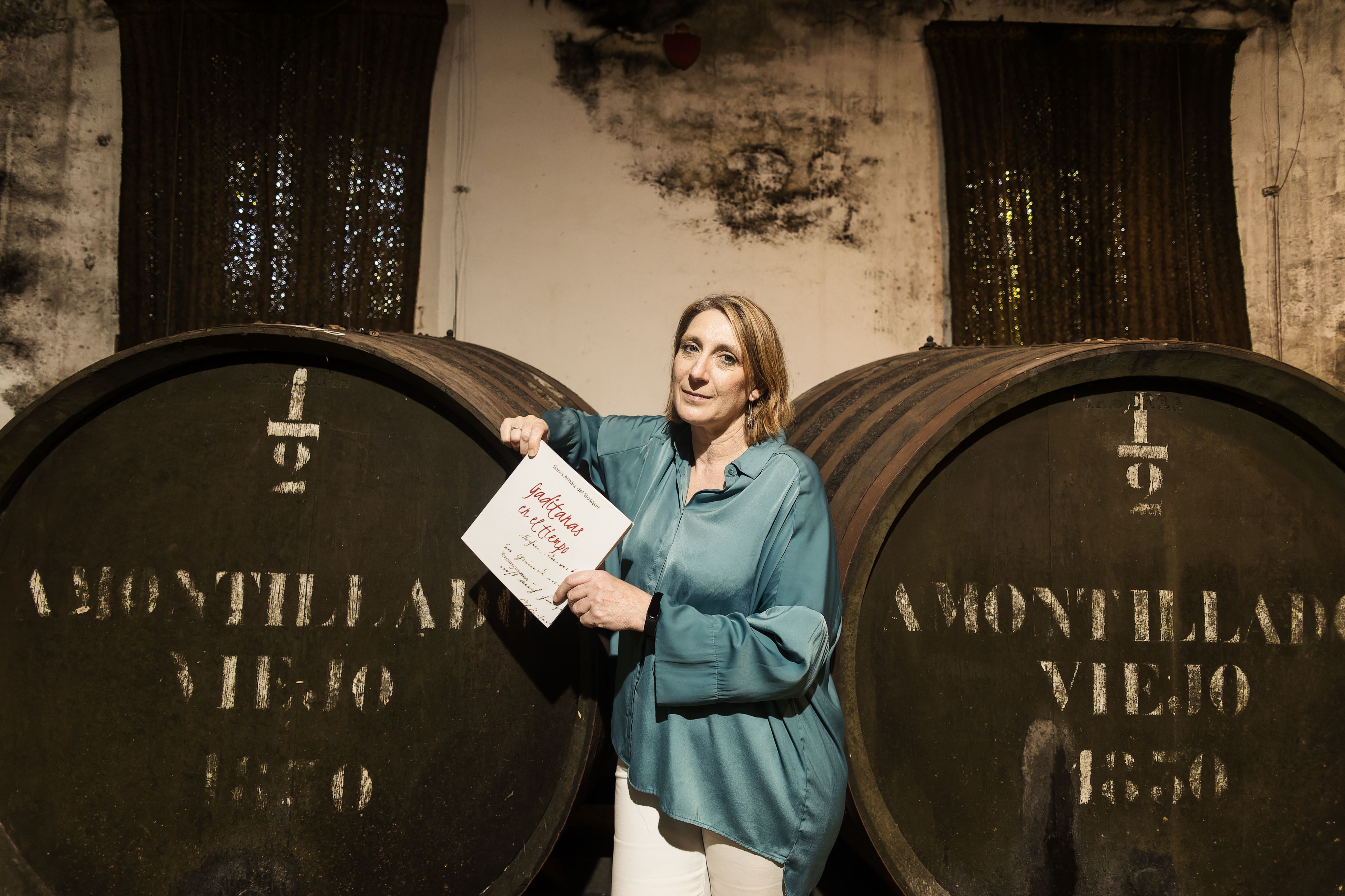 Sonia Arnaiz en las bodegas Maestro Fernando Sierra. 