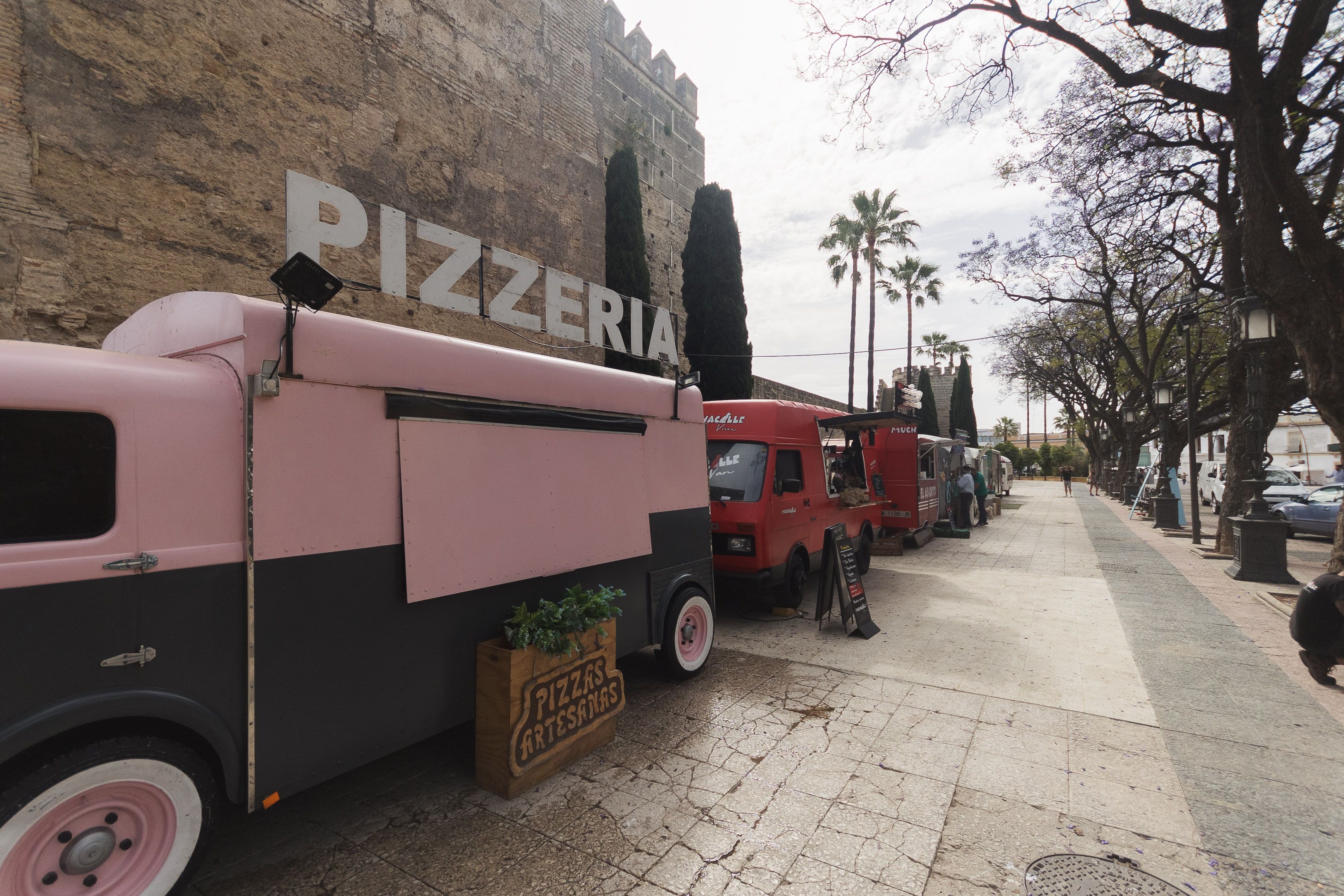 Un evento con 'foodtrucks' en la Alameda Vieja de Jerez, en una imagen de archivo.