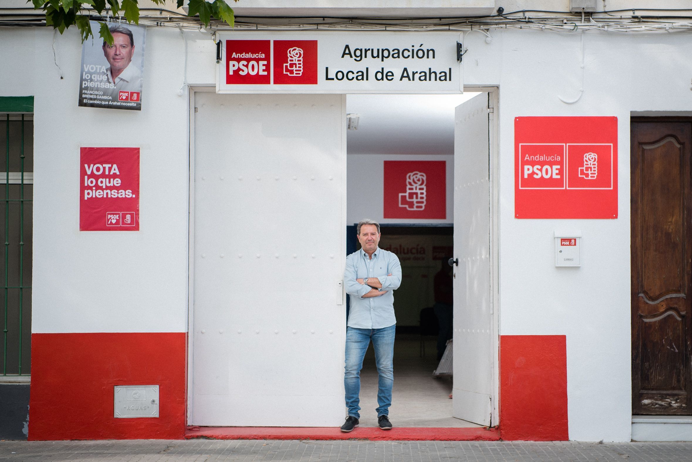 Paco Brenes, próximo alcalde de Arahal, en la sede del PSOE en mayo de 2023.