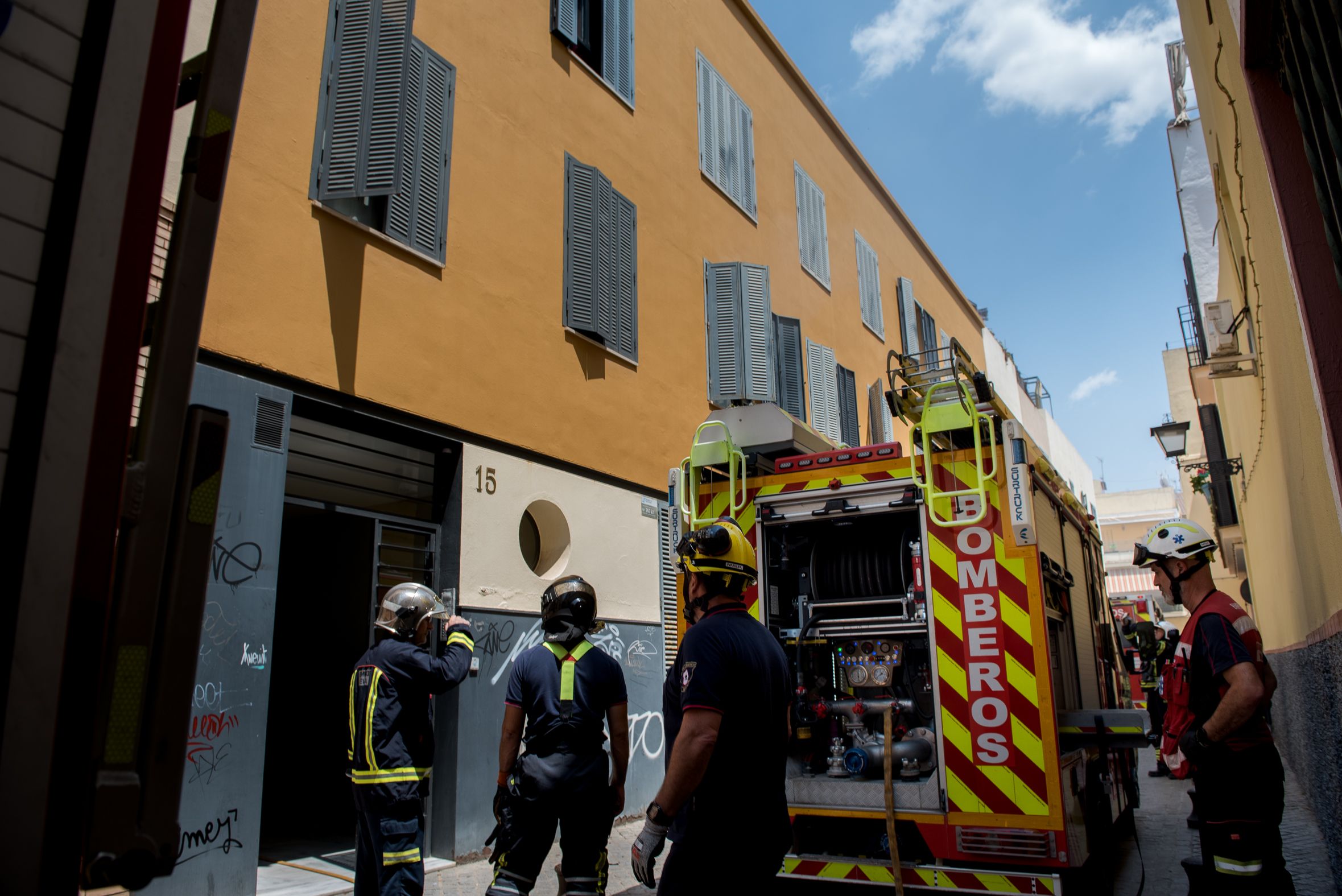 Los bomberos tuvieron que acudir a un incendio en Guillena.