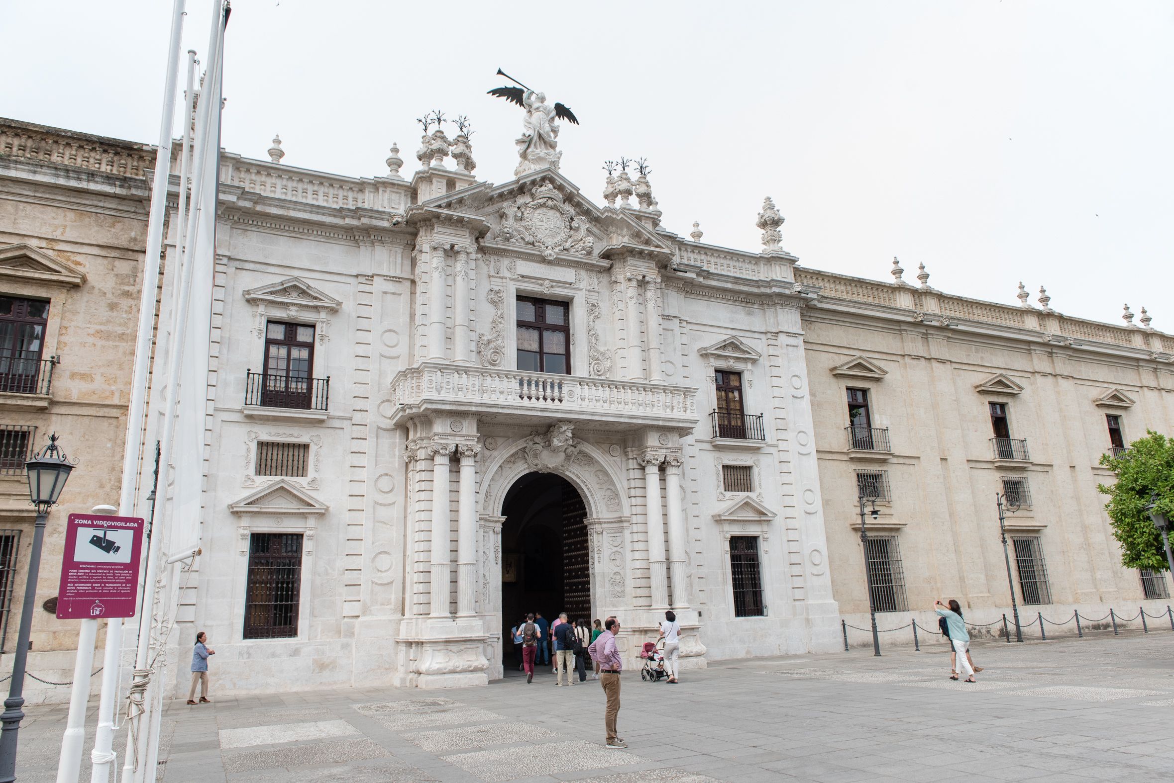 La fábrica de tabacos, el edificio del Rectorado y varias facultades de la Universidad de Sevilla.