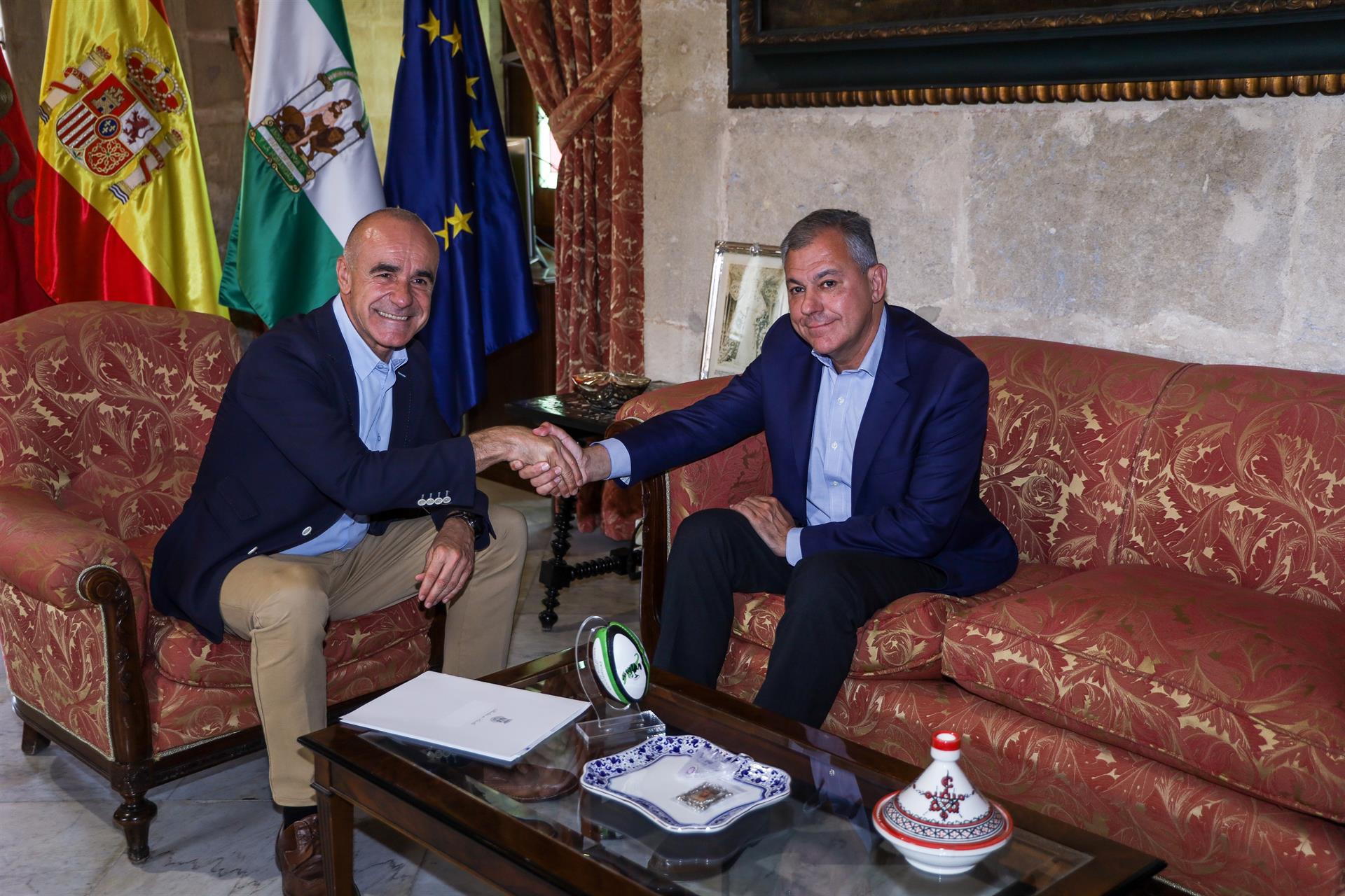 José Luis Sanz y Antonio Muñoz en la reunión mantenida en el Ayuntamiento de Sevilla.