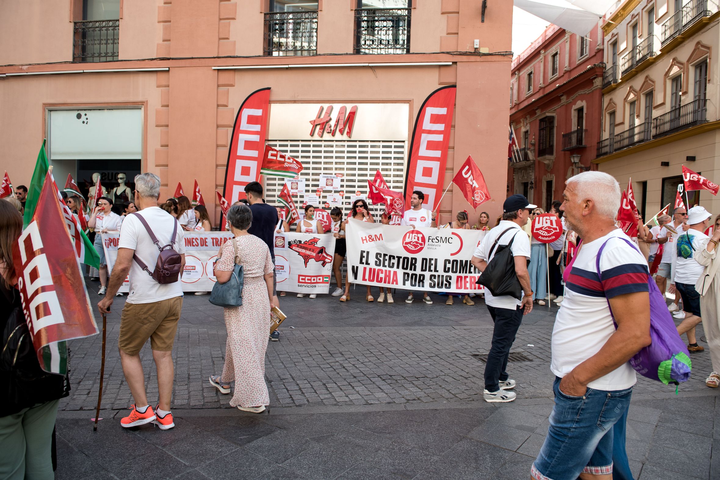 Protesta de las trabajadoras de H&M en Sevilla.