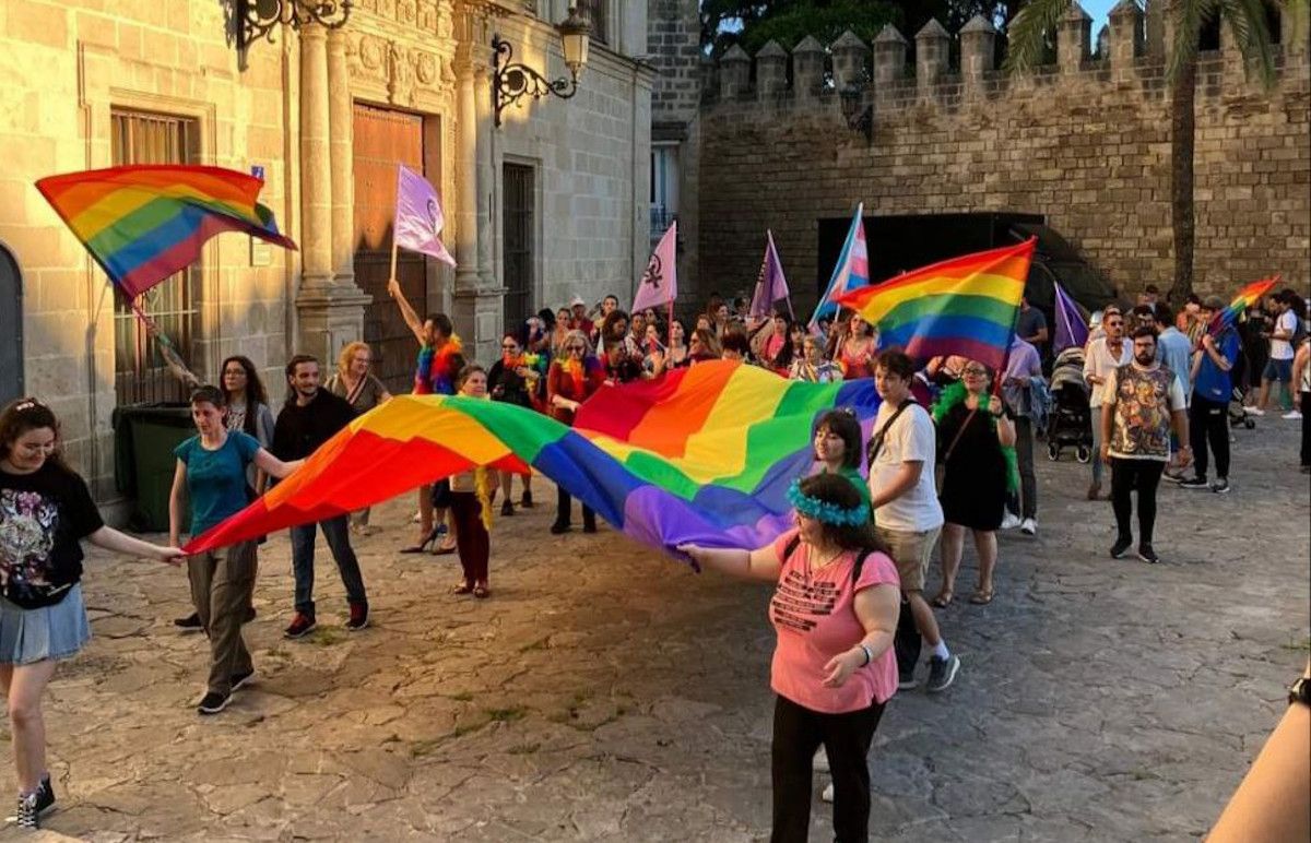 Colectivo LGTBIQ+ en una marcha reivindicativa en El Puerto.  FACEBOOK