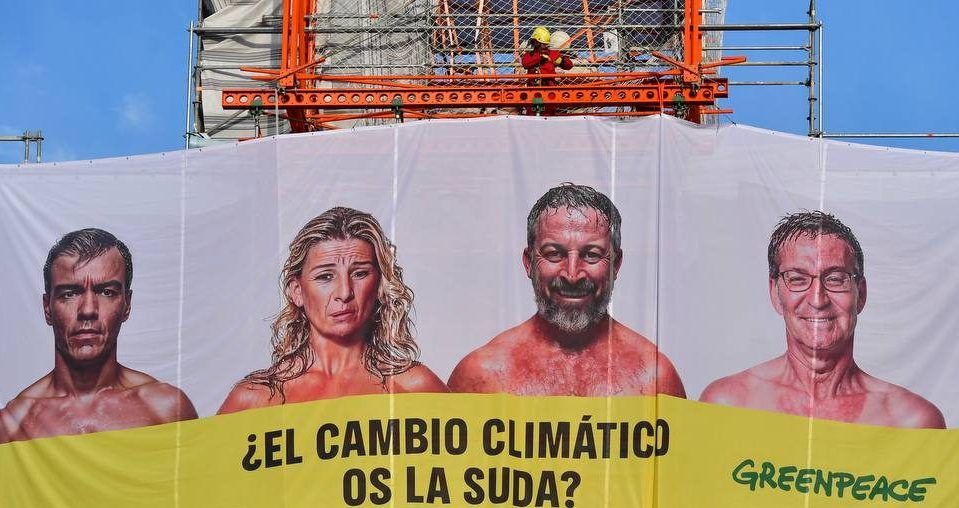 Lona de Greenpace alertando sobre los efectos del cambio climático.