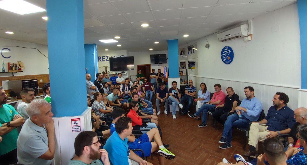 Aficionados del Xerez DFC en un foro sobre la actualidad del club.   XEREZDFC