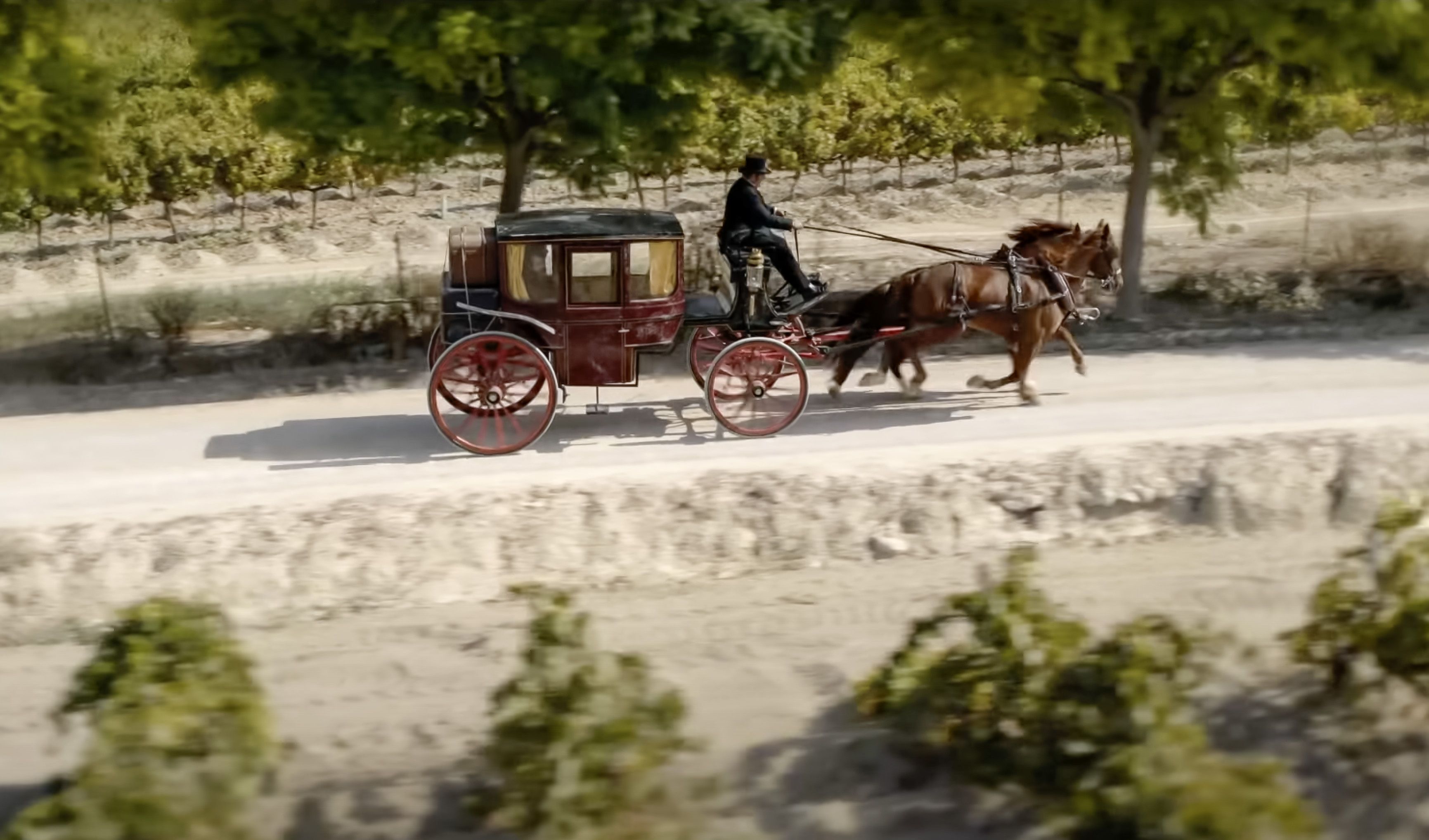 Un carruaje ambientado en el Jerez de finales del siglo XIX, en la serie 'La Templanza', que recrea aquella época de la ciudad.