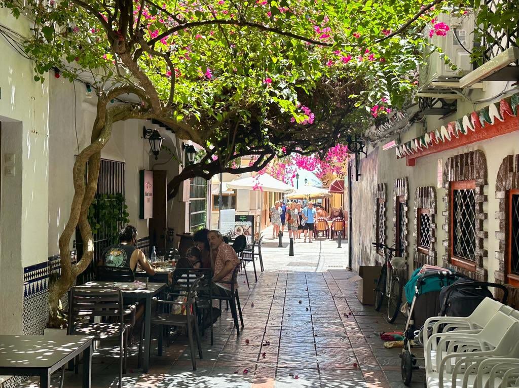 Una calle de Fuengirola, este verano.