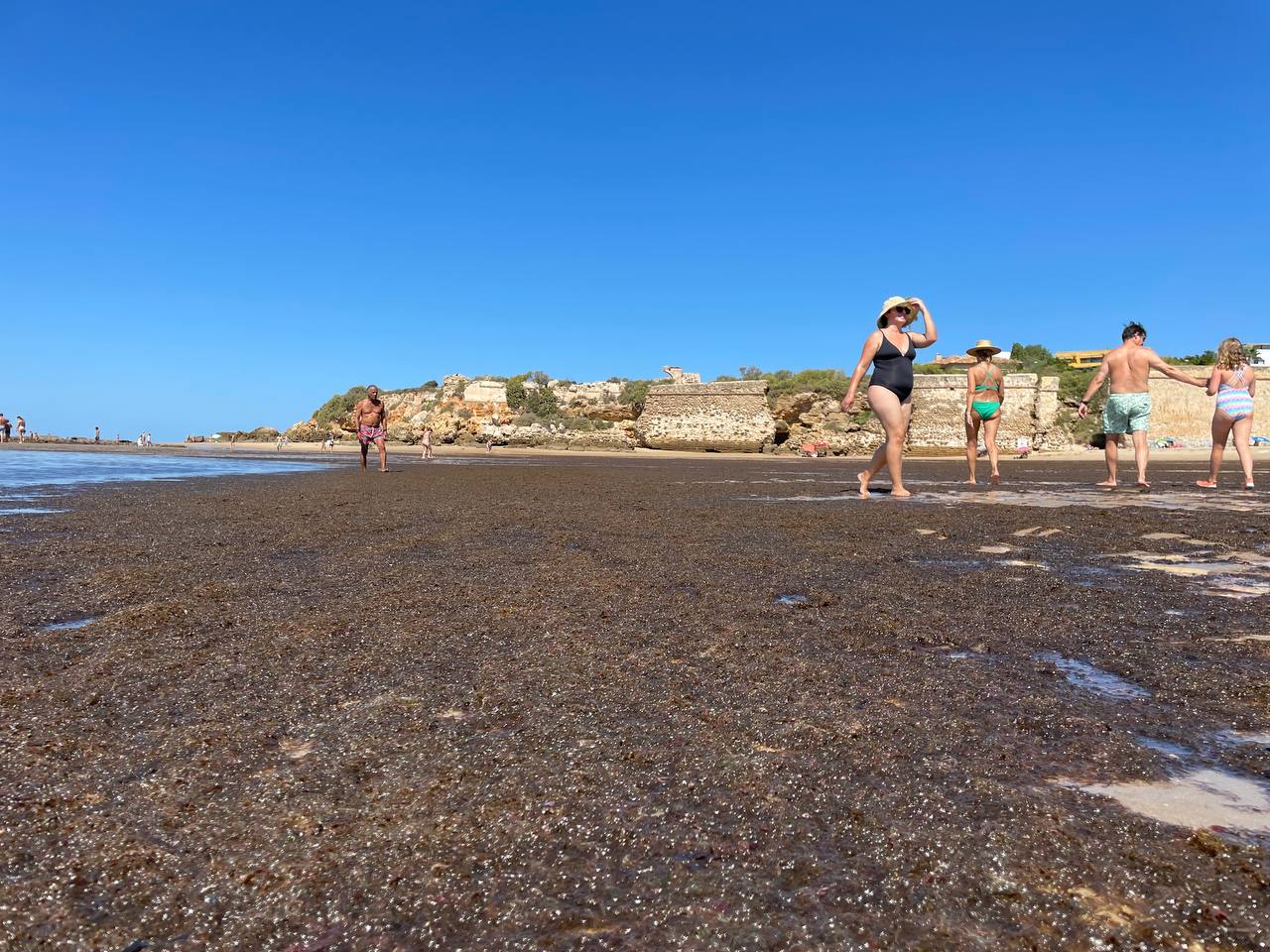 No hay lugar para el baño en esta popular playa portuense este fin de semana