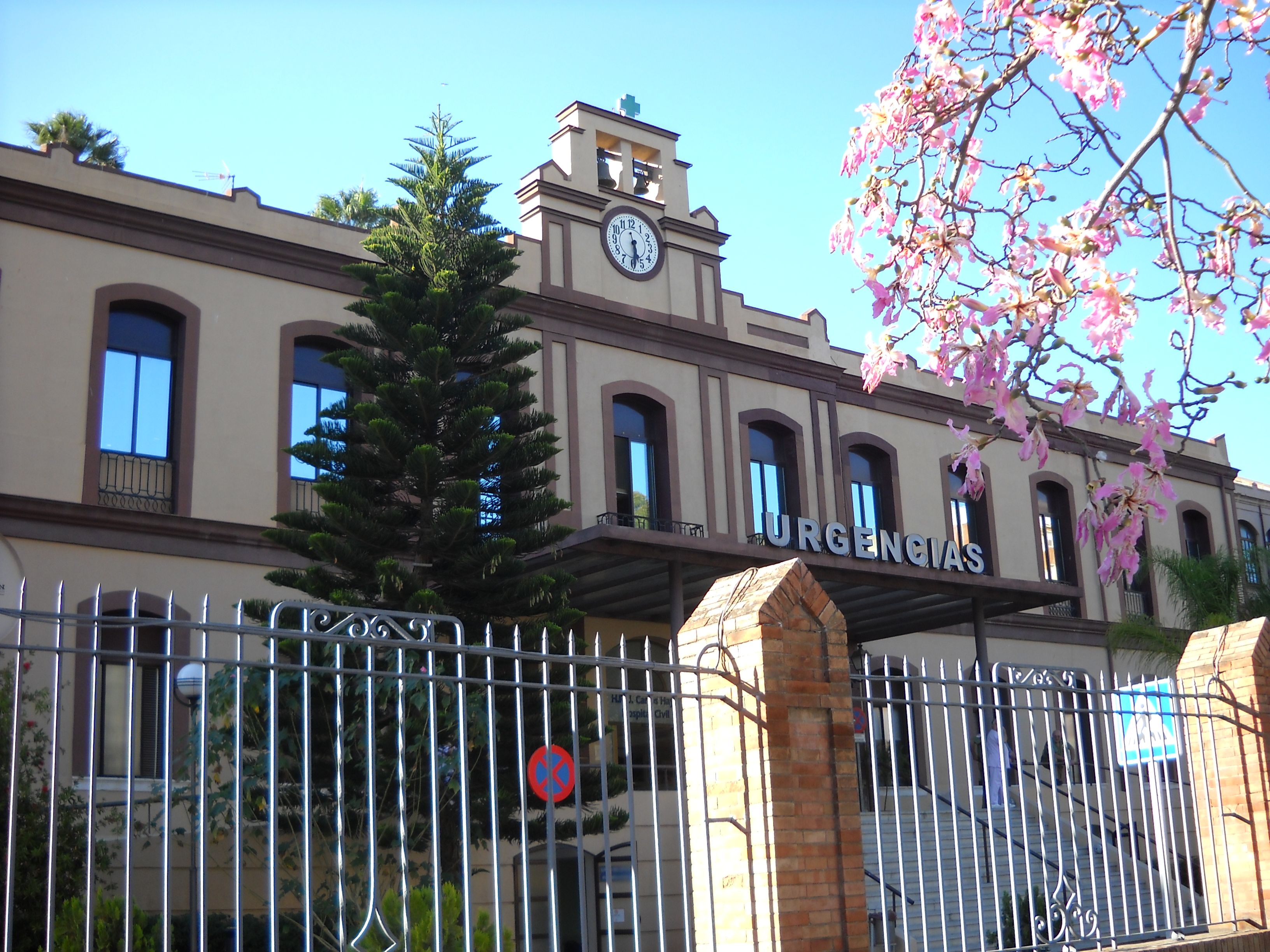 Fachada del Hospital Civil de Málaga.