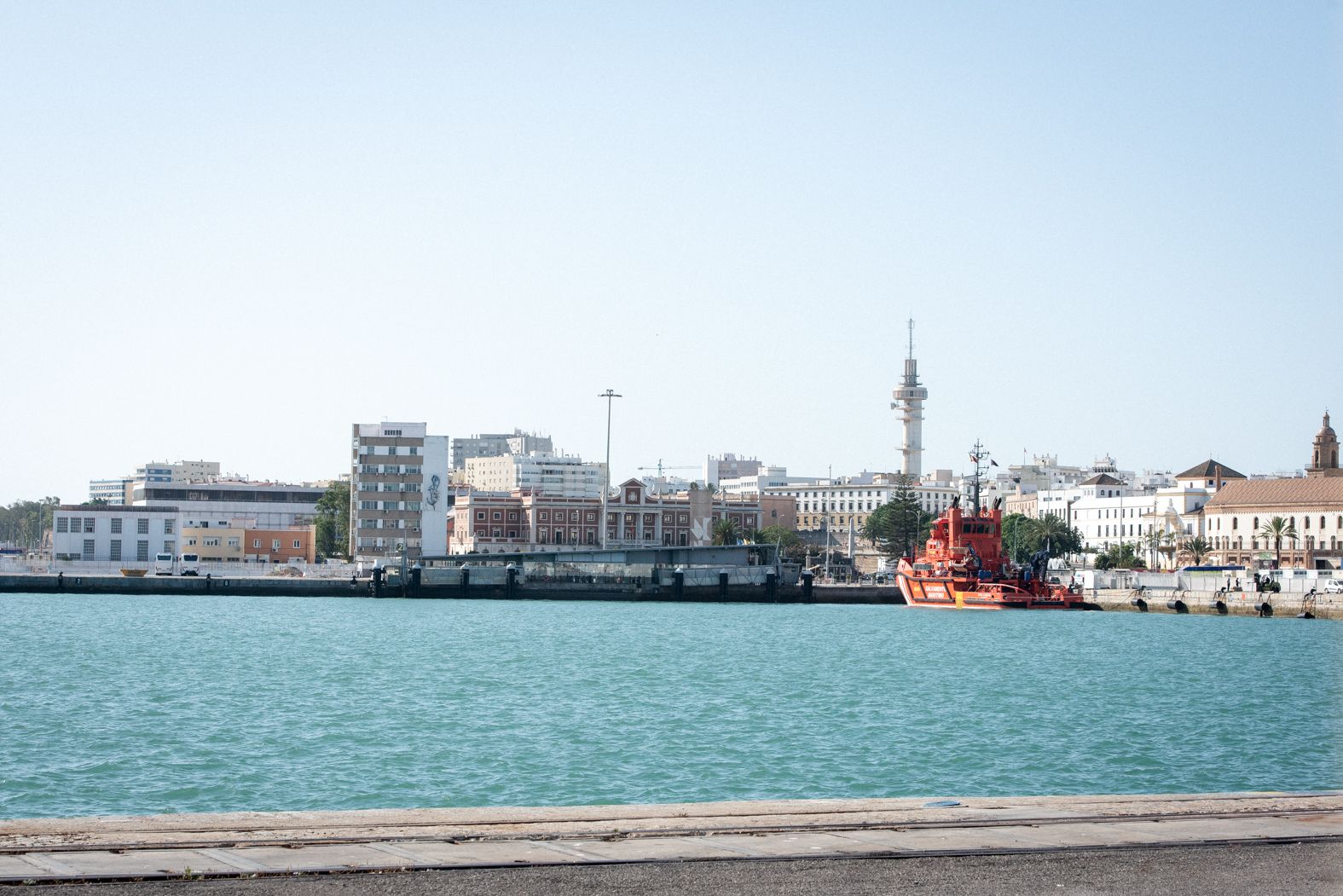 Vista del puerto de Cádiz.