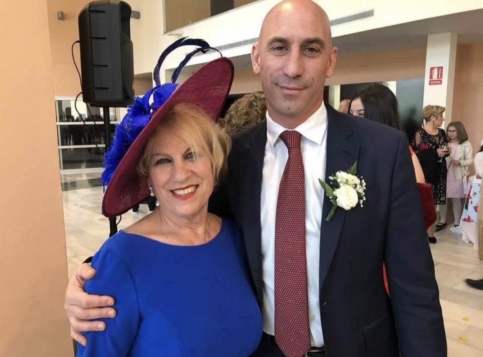 Rubiales junto a su madre.