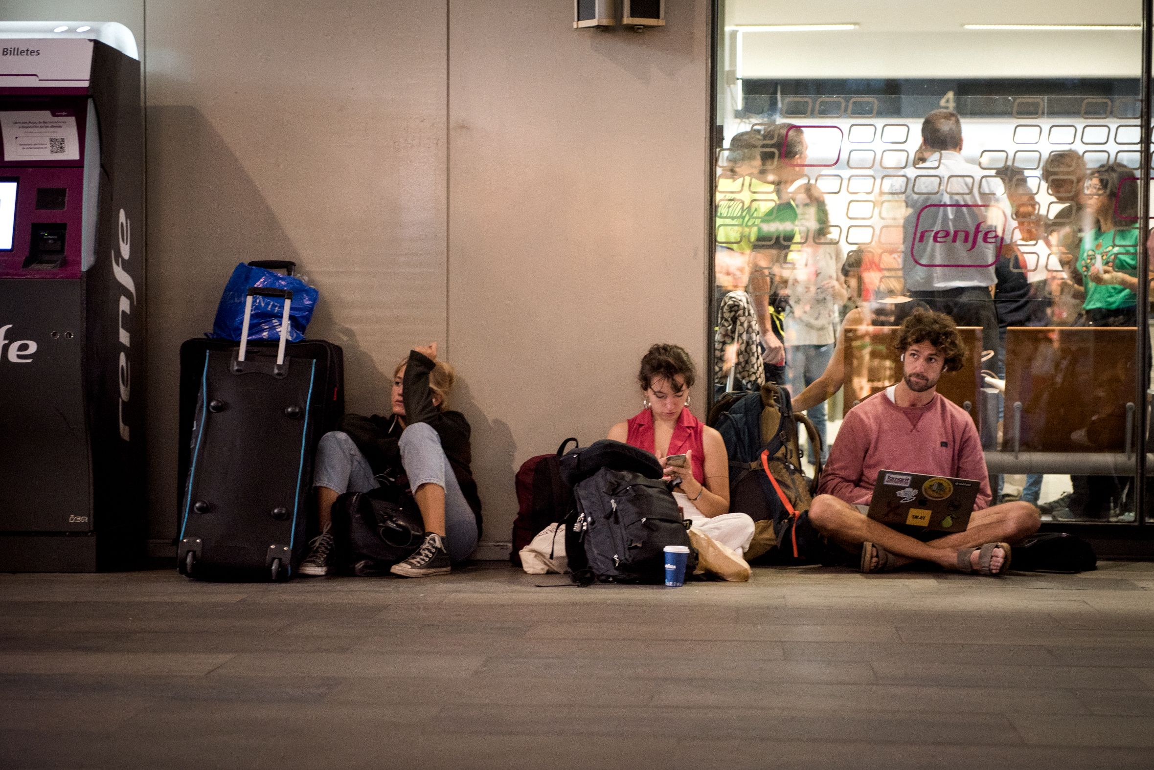 Pasajeros esperando en Santa Justa, en una imagen de archivo.