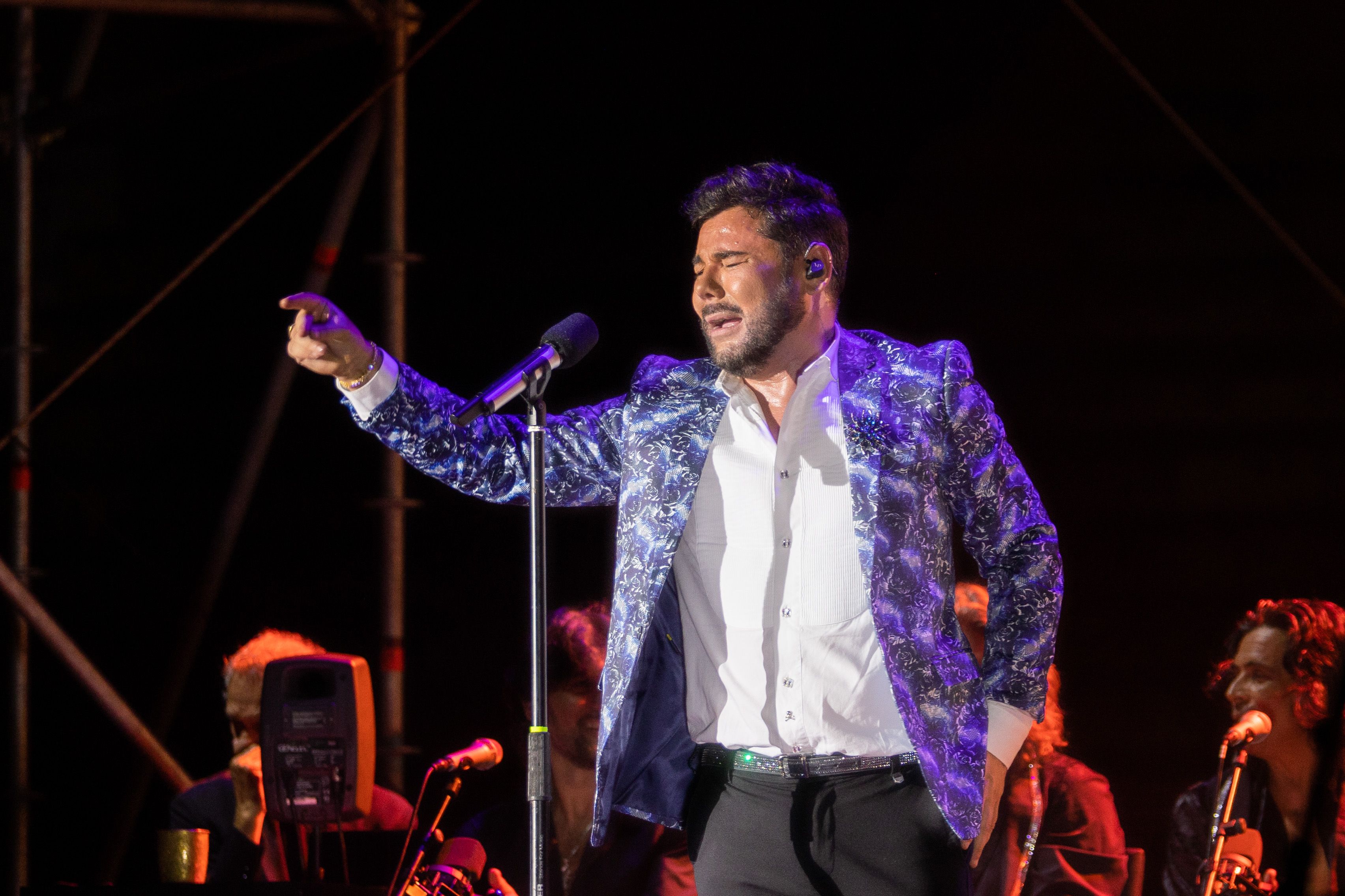Miguel Poveda, durante el concierto que ofrecía el año pasado en la Plaza de Toros de Jerez.