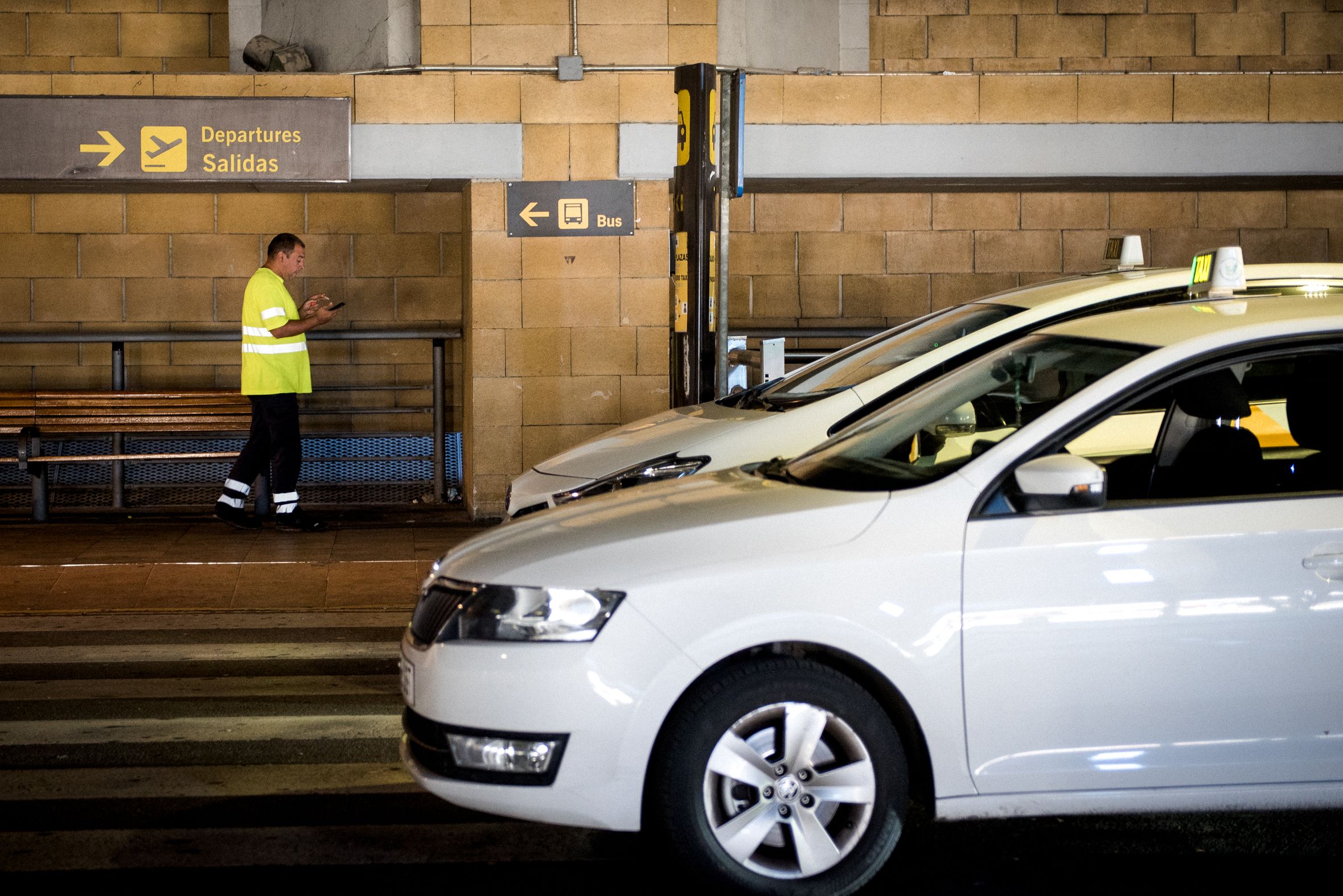 Dos taxis en el Aeropuerto de Sevilla.