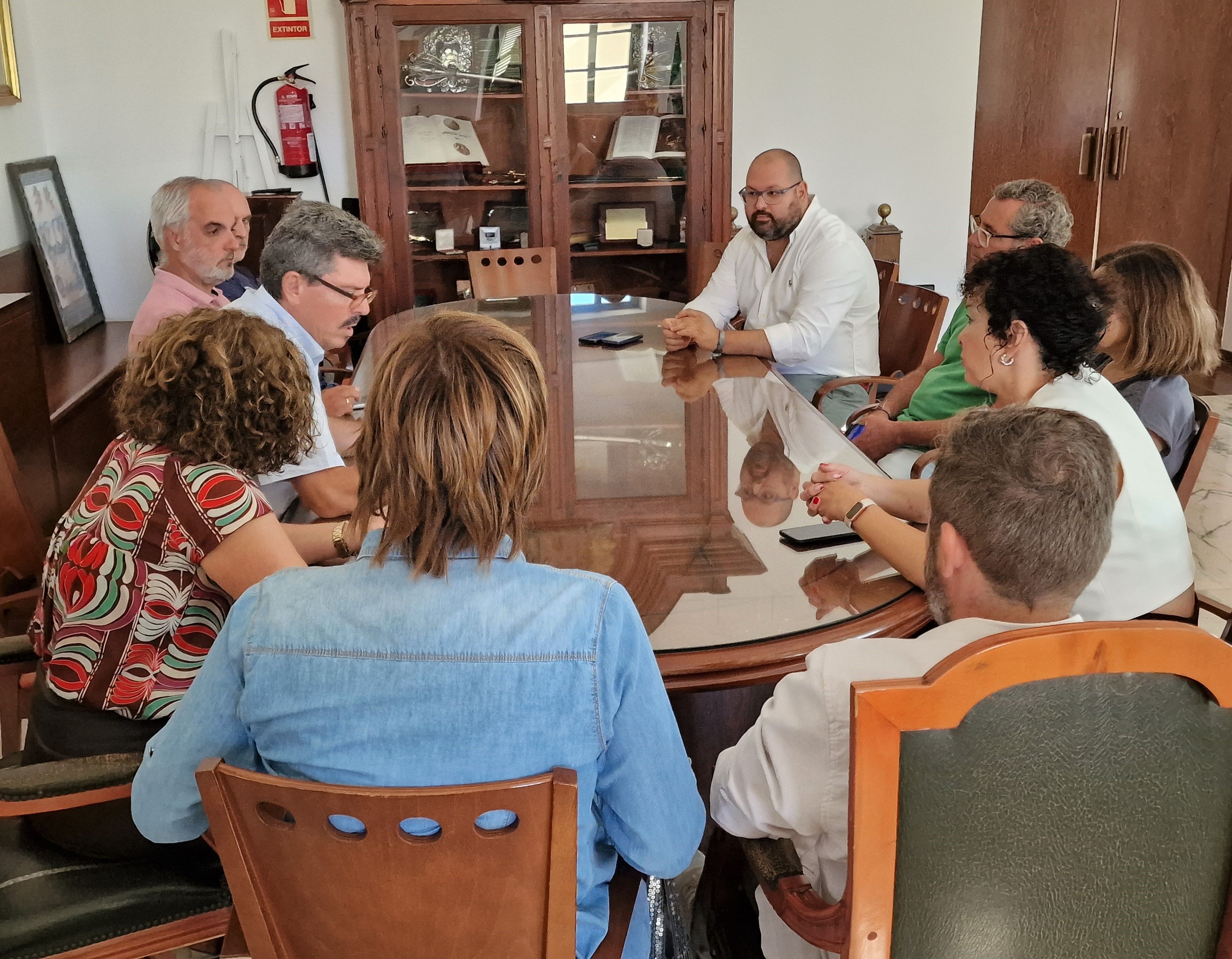 Reunión de Javier Bello con el colectivo de auxiliares administrativos del Ayuntamiento de El Puerto.