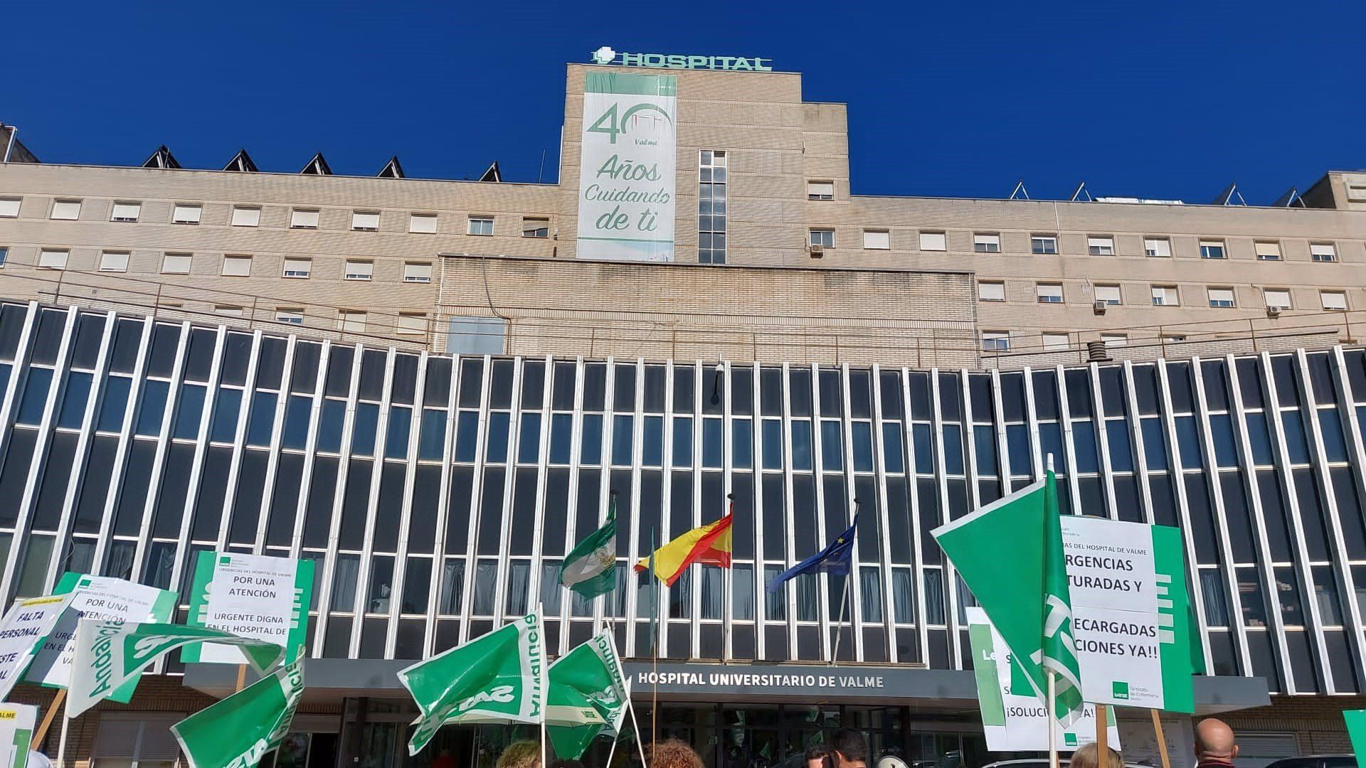 Protesta del Satse en el Hospital de Valme.