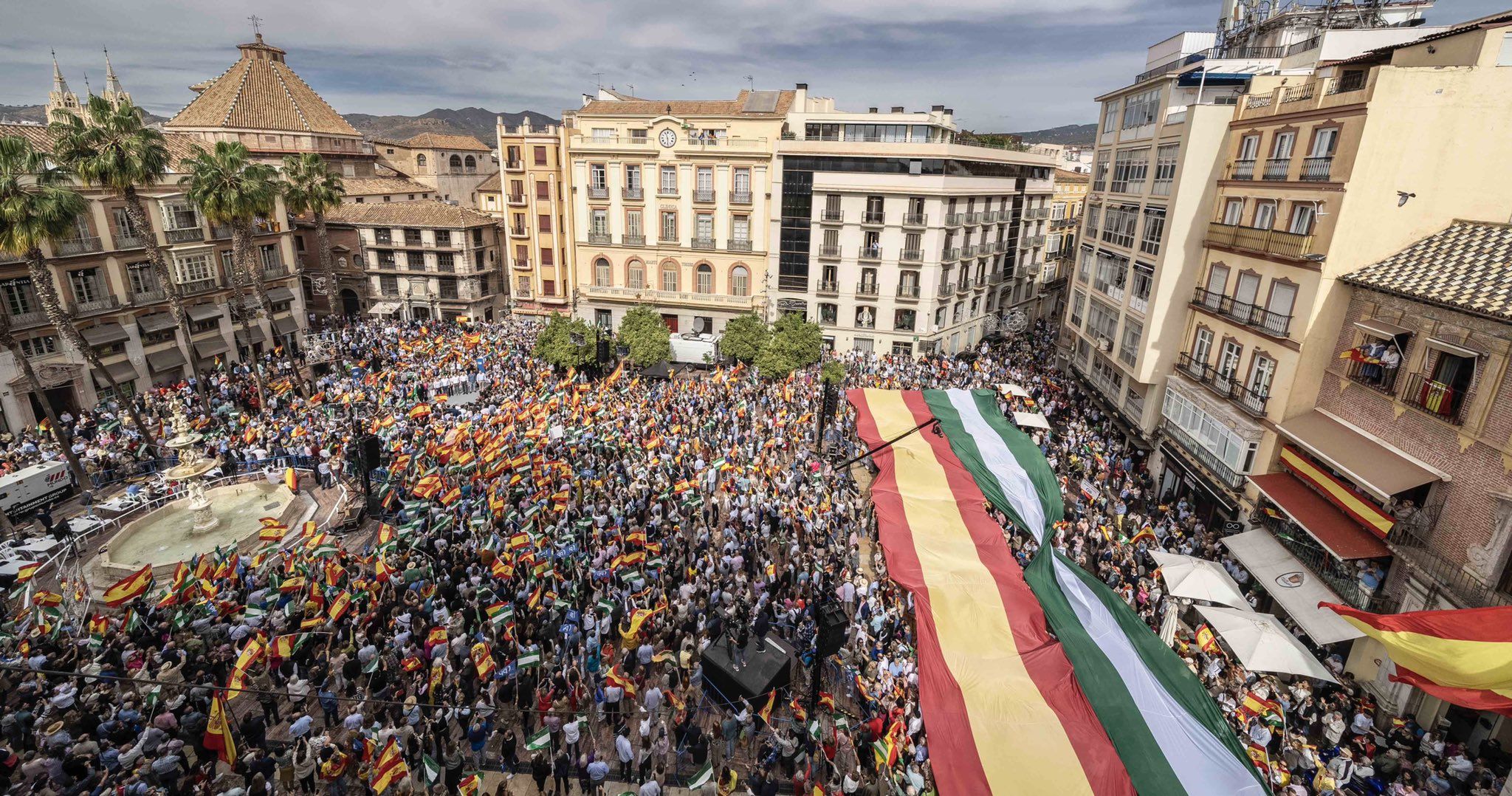 Una manifestación en la plaza de la Constitución de Málaga, en el acto organizado por el PP contra la amnistía de Sánchez.