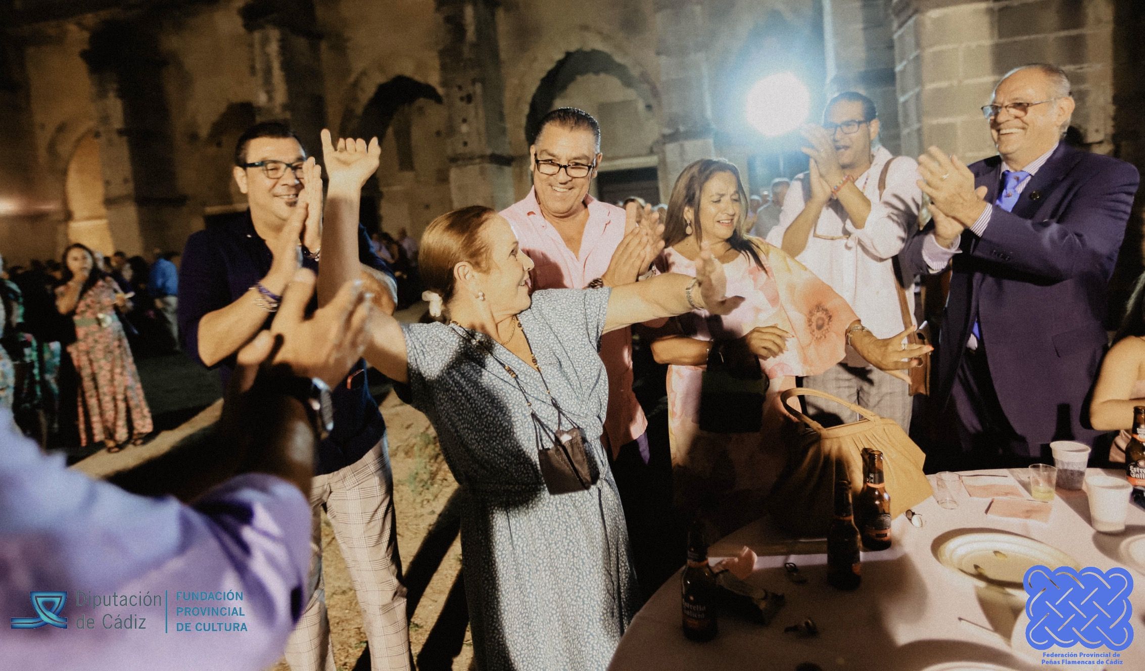 La artista y profesora de baile flamenco Angelita Gómez marcándose una 'pataíta' por bulerías durante uno de los Encuentros Provinciales de Peñas Flamencas.