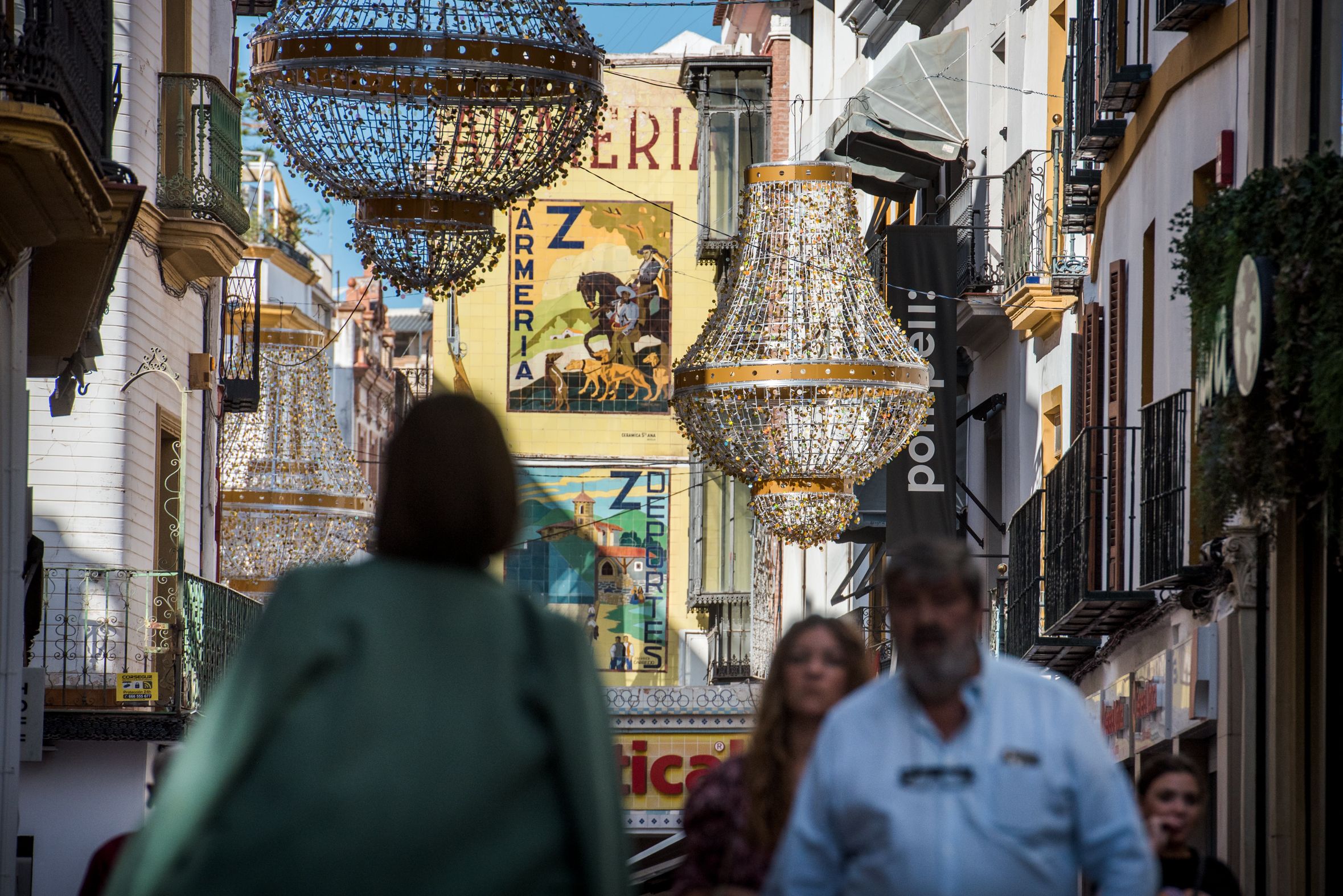 Alumbrado de Navidad por calles de Sevilla.