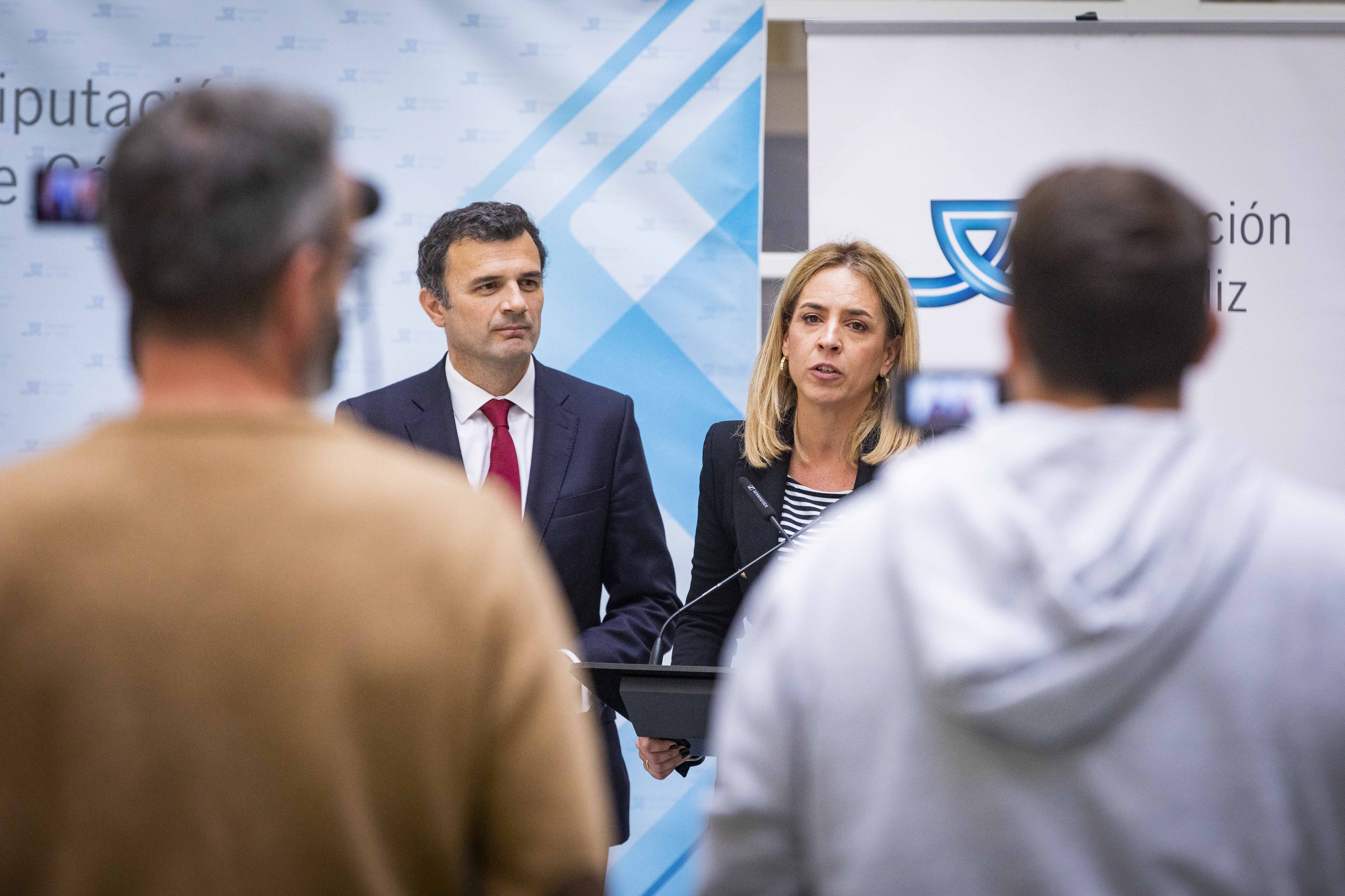 Bruno García y Almudena Martínez comparecieron este lunes en nombre del PP de la provincia.