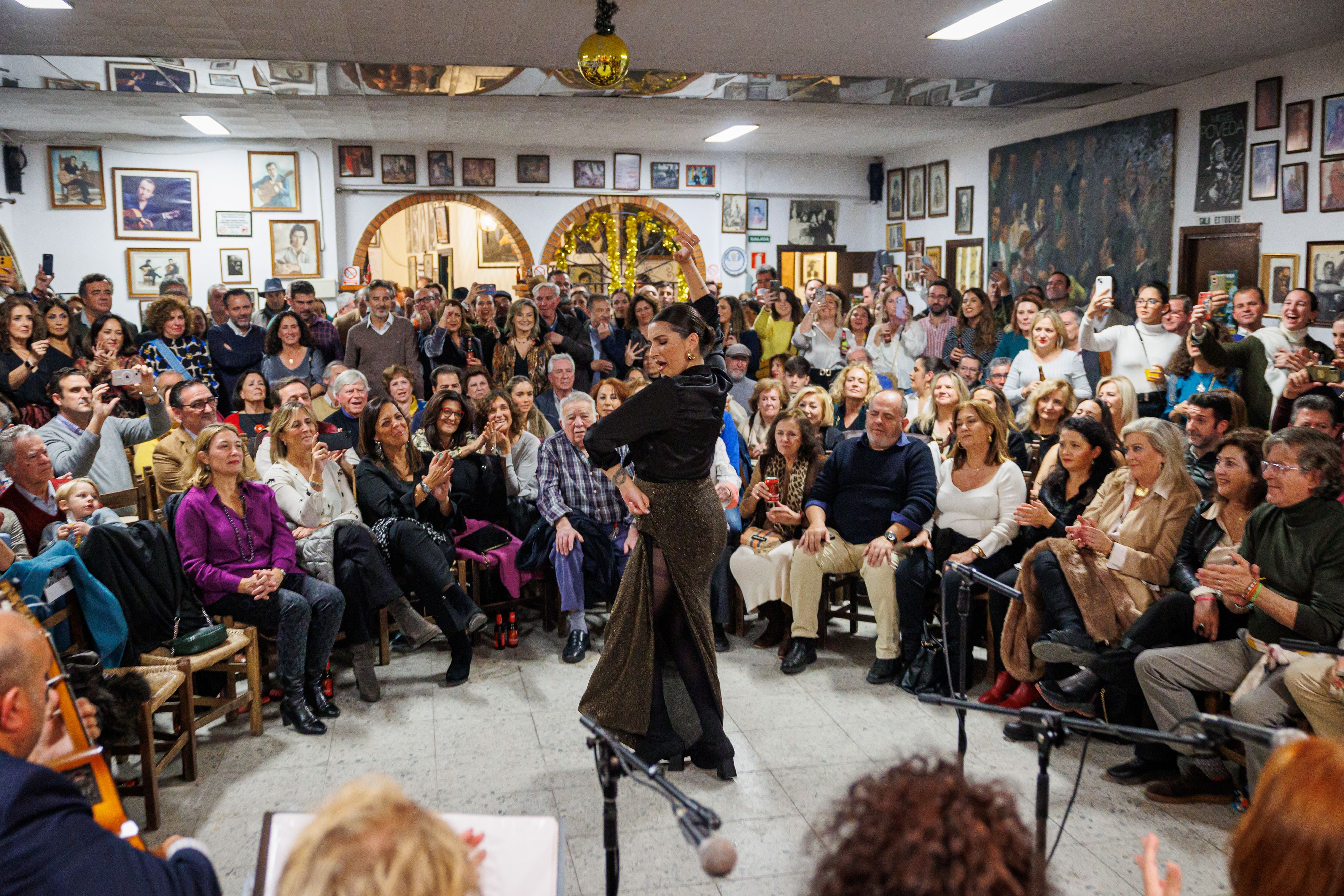 Zambomba en la Peña Flamenca 'Los Cernícalos' de Jerez