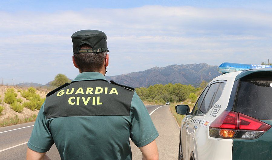La Guardia Civil ha acudido al accidente ocurrido entre Almonte y Sevilla.