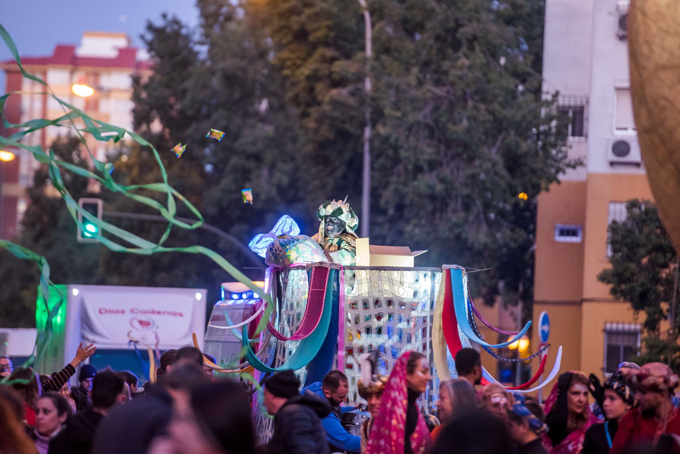 El paso de los reyes por el Distrito Sur de Sevilla.