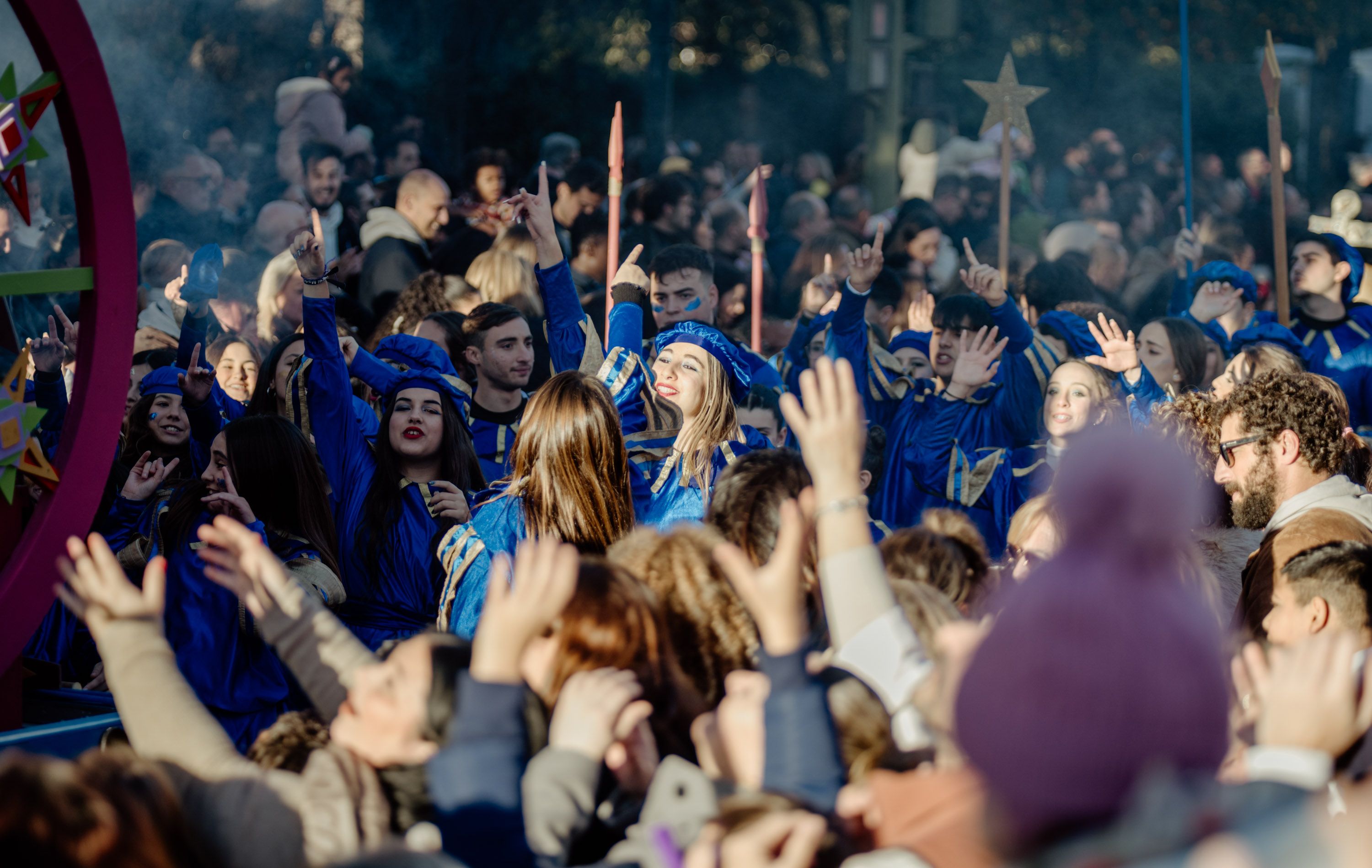 Figurantes en la Cabalgata de Reyes 2024 en Jerez.