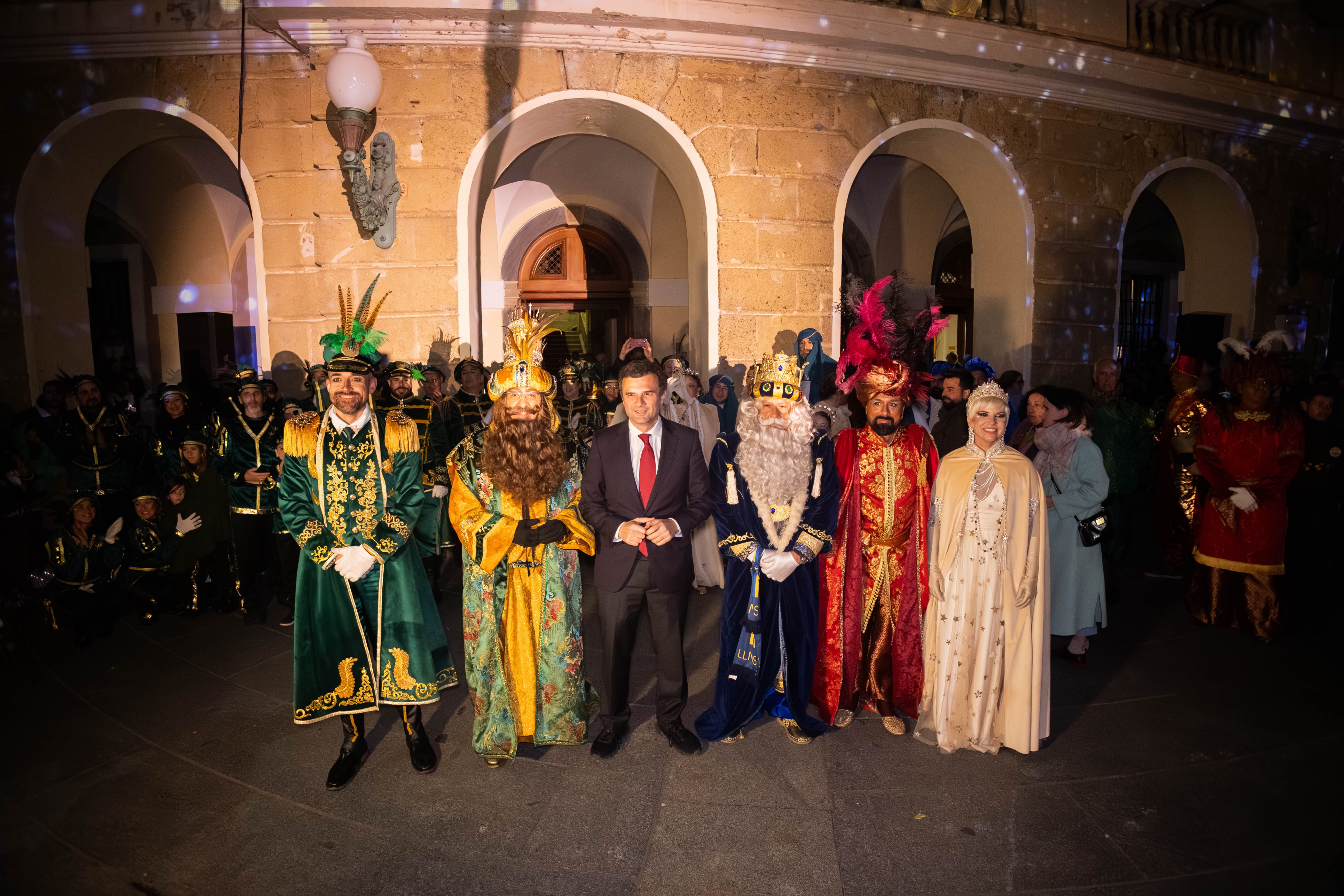 Los Reyes Magos, hace 12 meses tras la Cabalgata en Cádiz del 5 de enero.