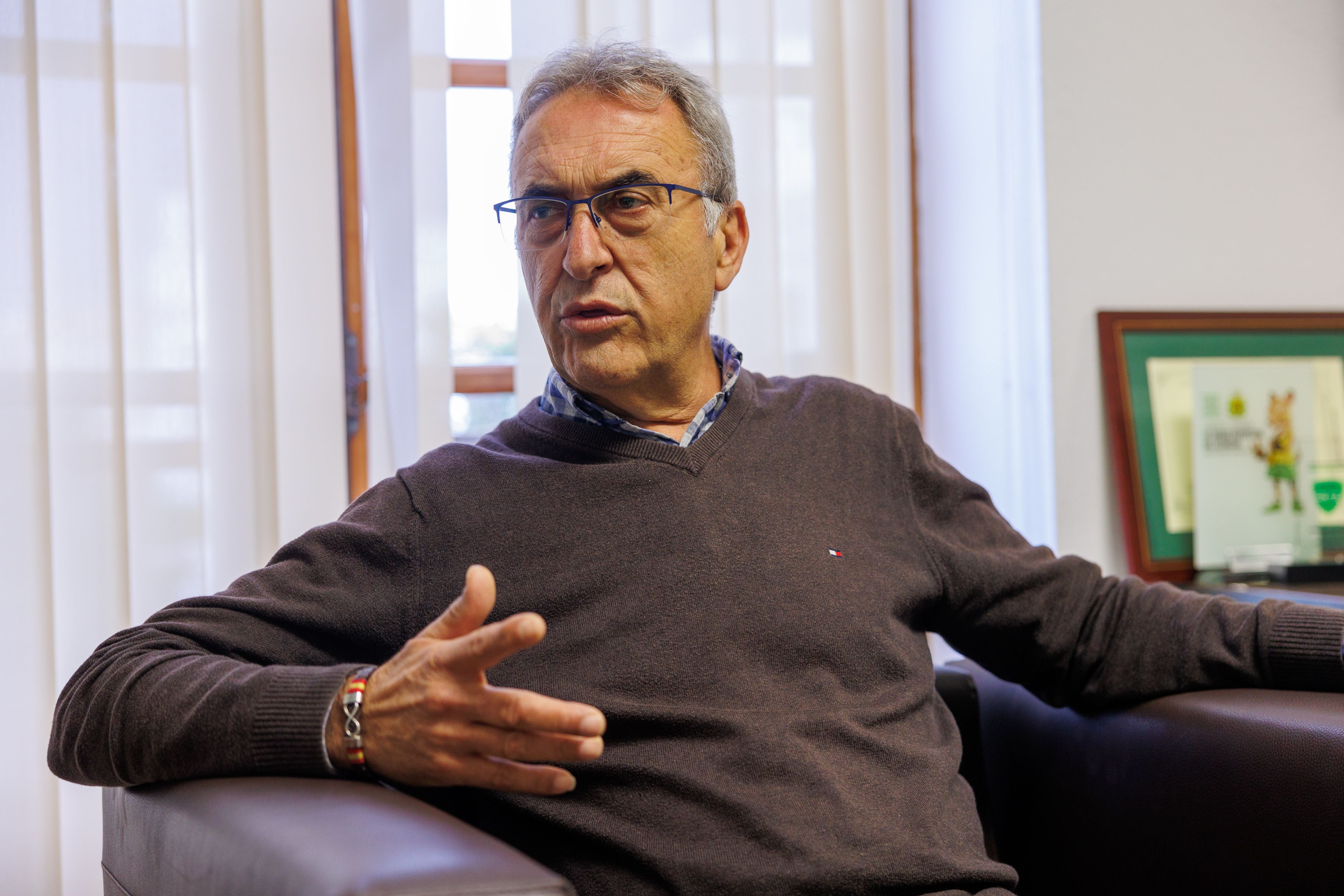 José Antonio Santos, alcalde de Tarifa, durante una entrevista a lavozdelsur.es