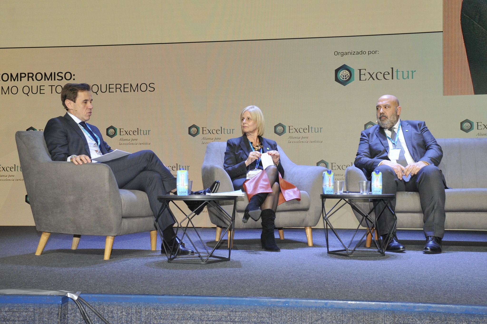 Como previa al pistoletazo de salida de Fitur 2024, la presidenta de la FEMP y alcaldesa de Jerez, María José García-Pelayo, ha participado en un foro de Exceltur.