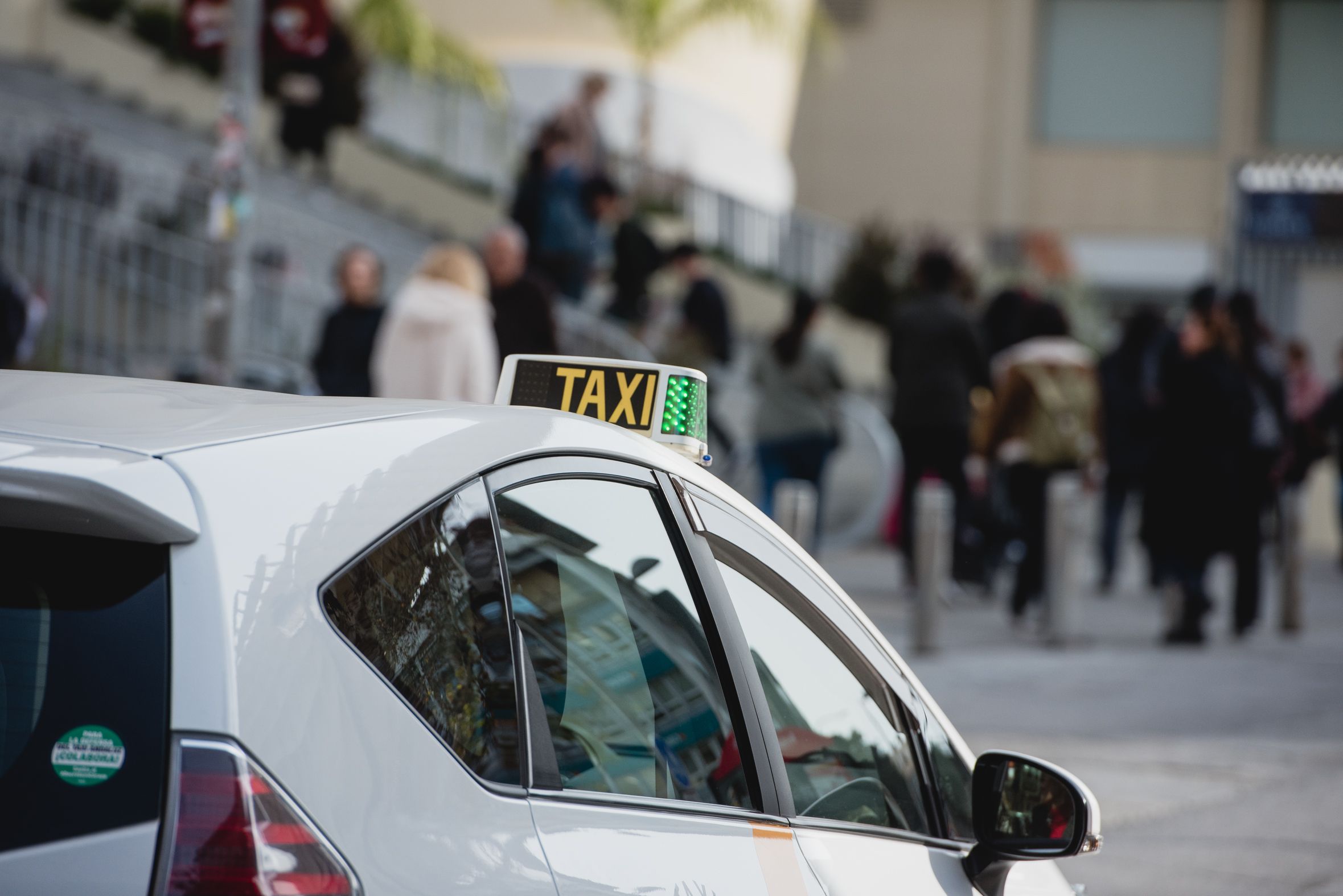 Un taxista en Sevilla, en una imagen de archivo.